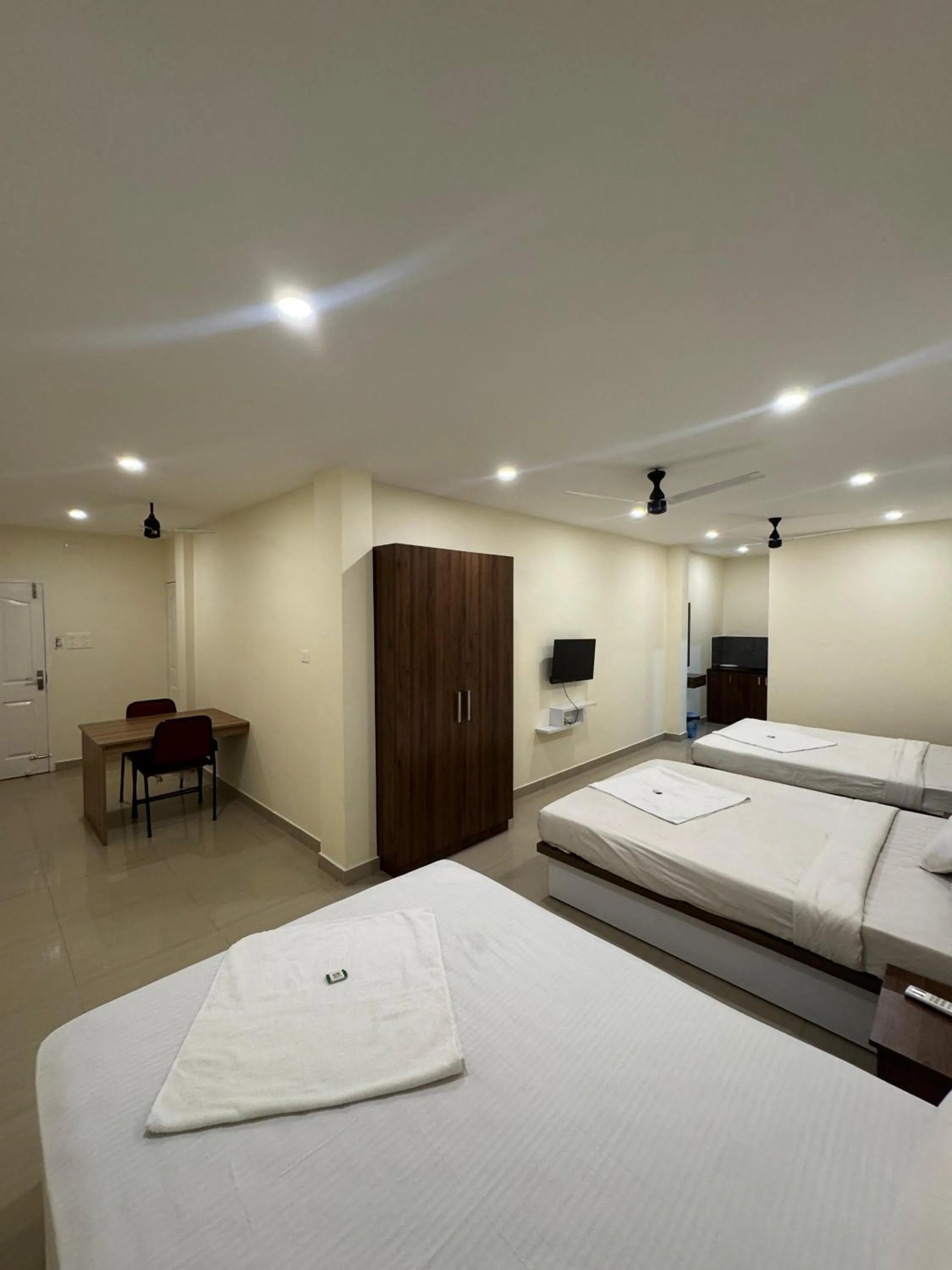 Bed in Heres Haut Residency