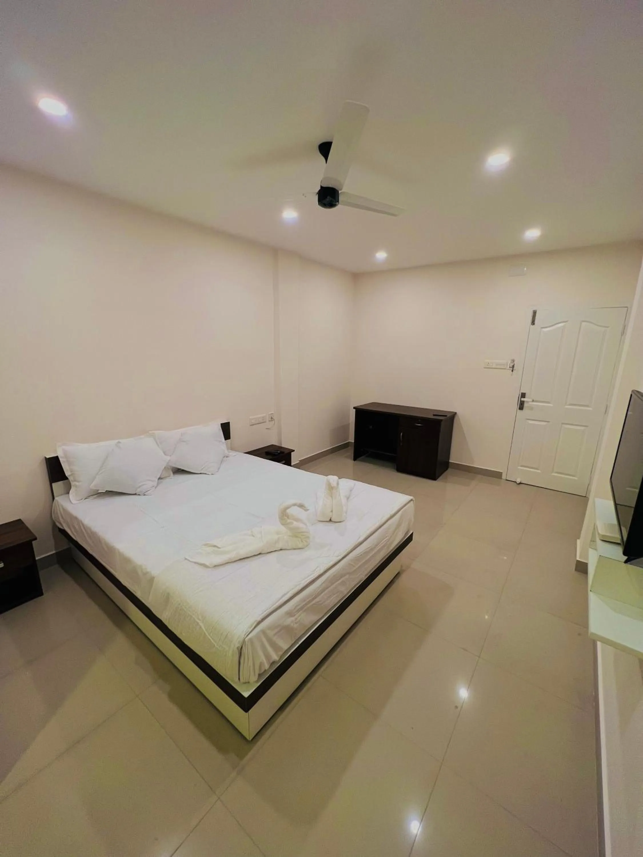 Bed in Heres Haut Residency