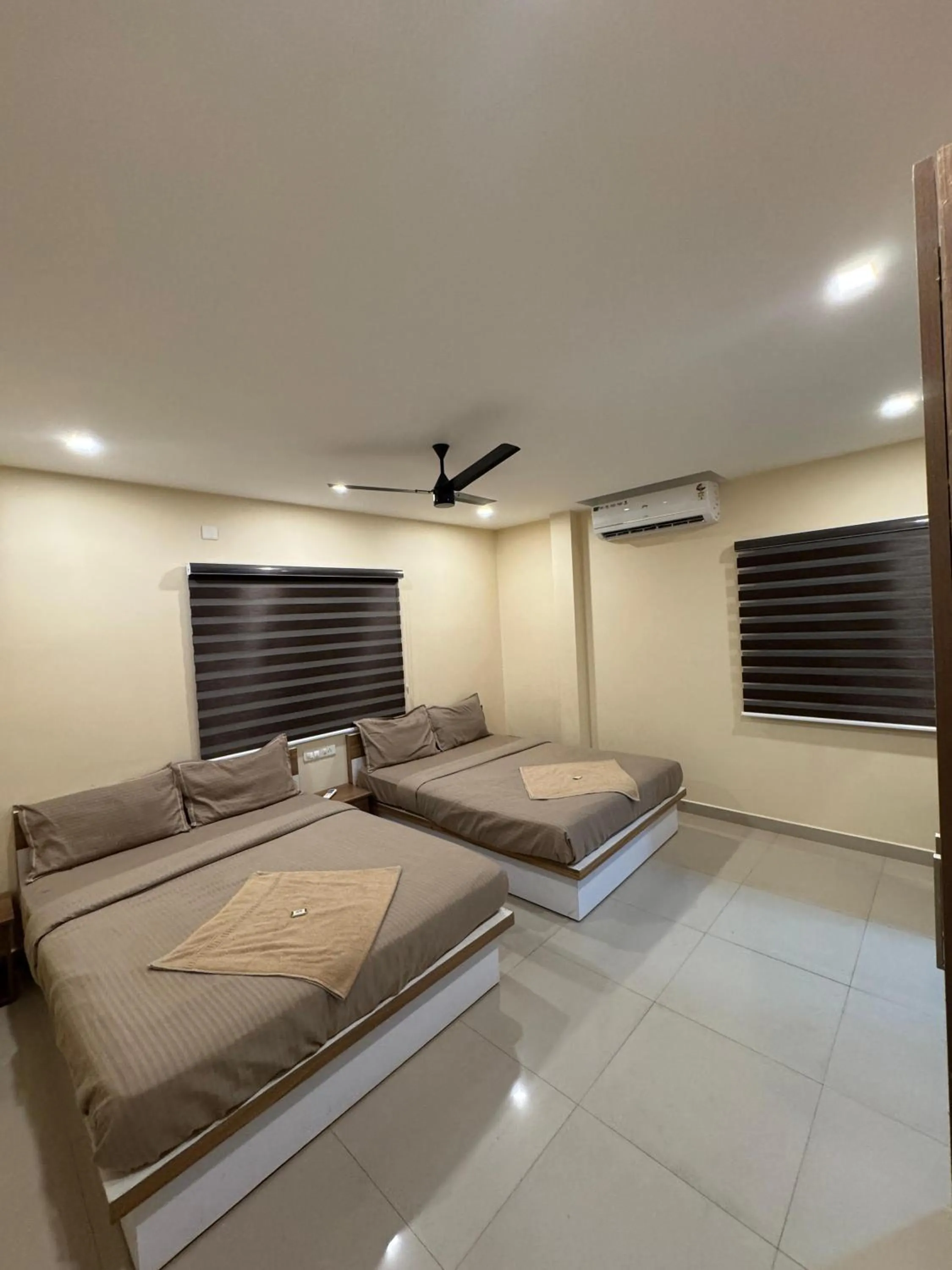 Bed in Heres Haut Residency