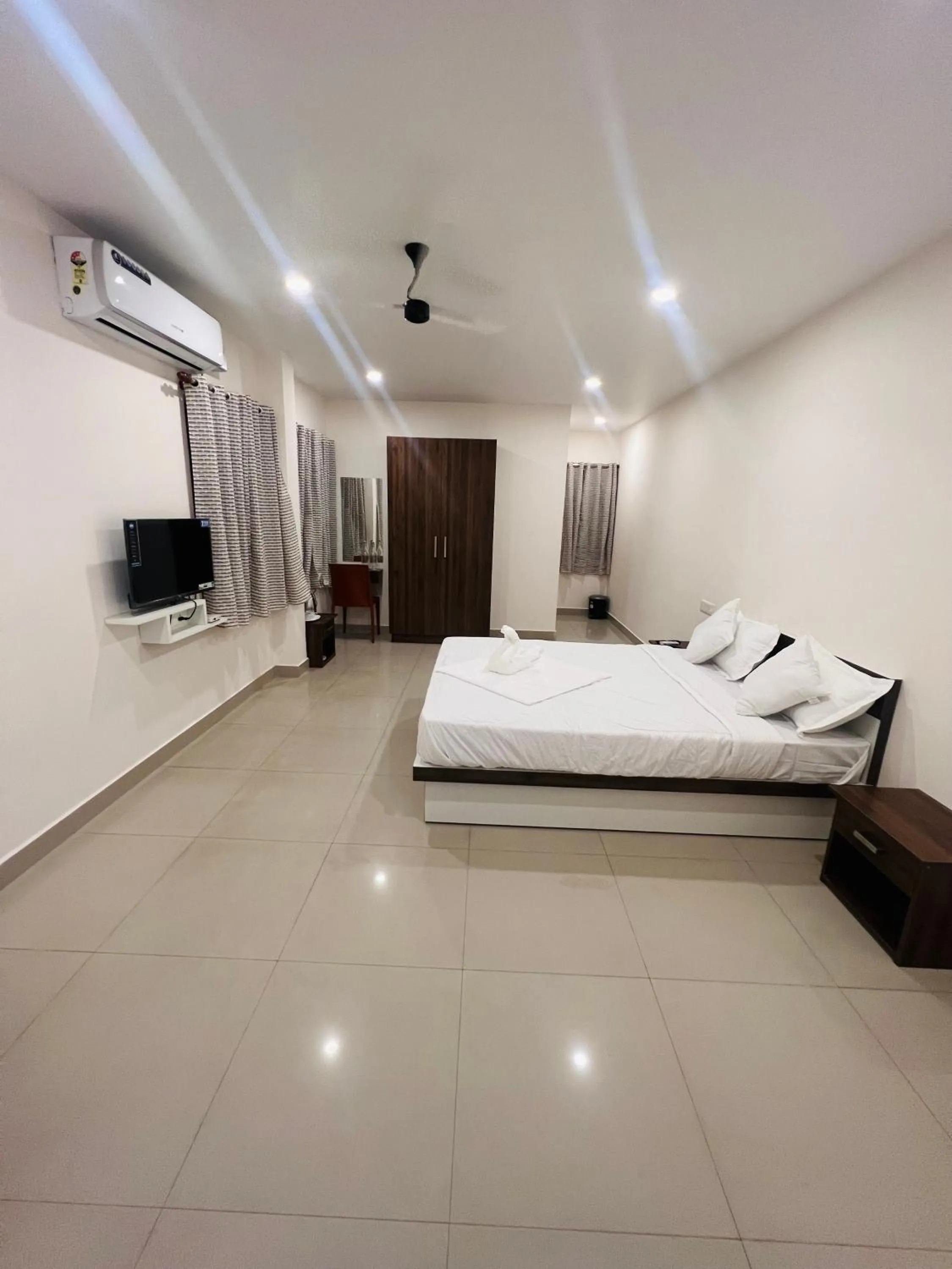 Bed in Heres Haut Residency