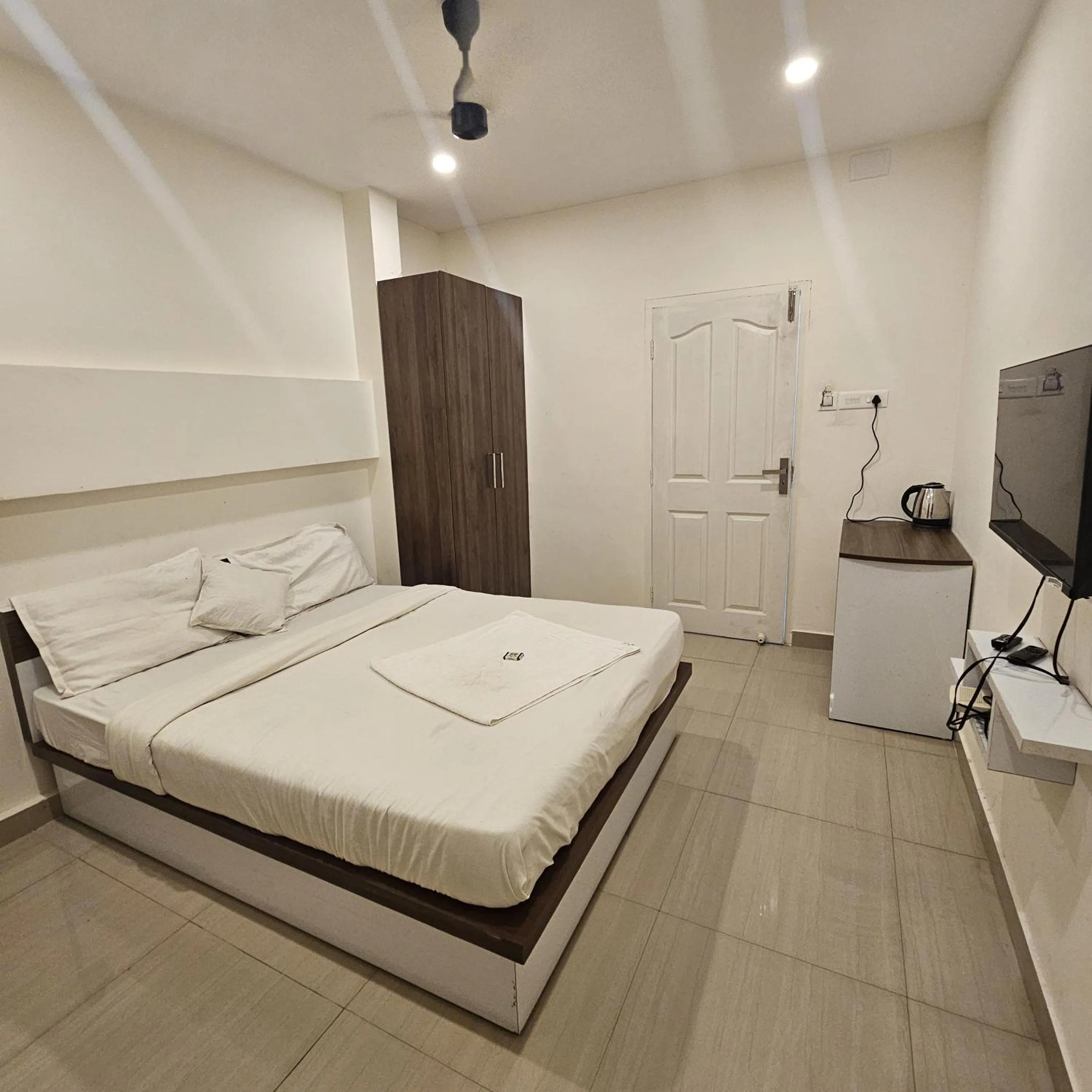 Bed in Heres Haut Residency