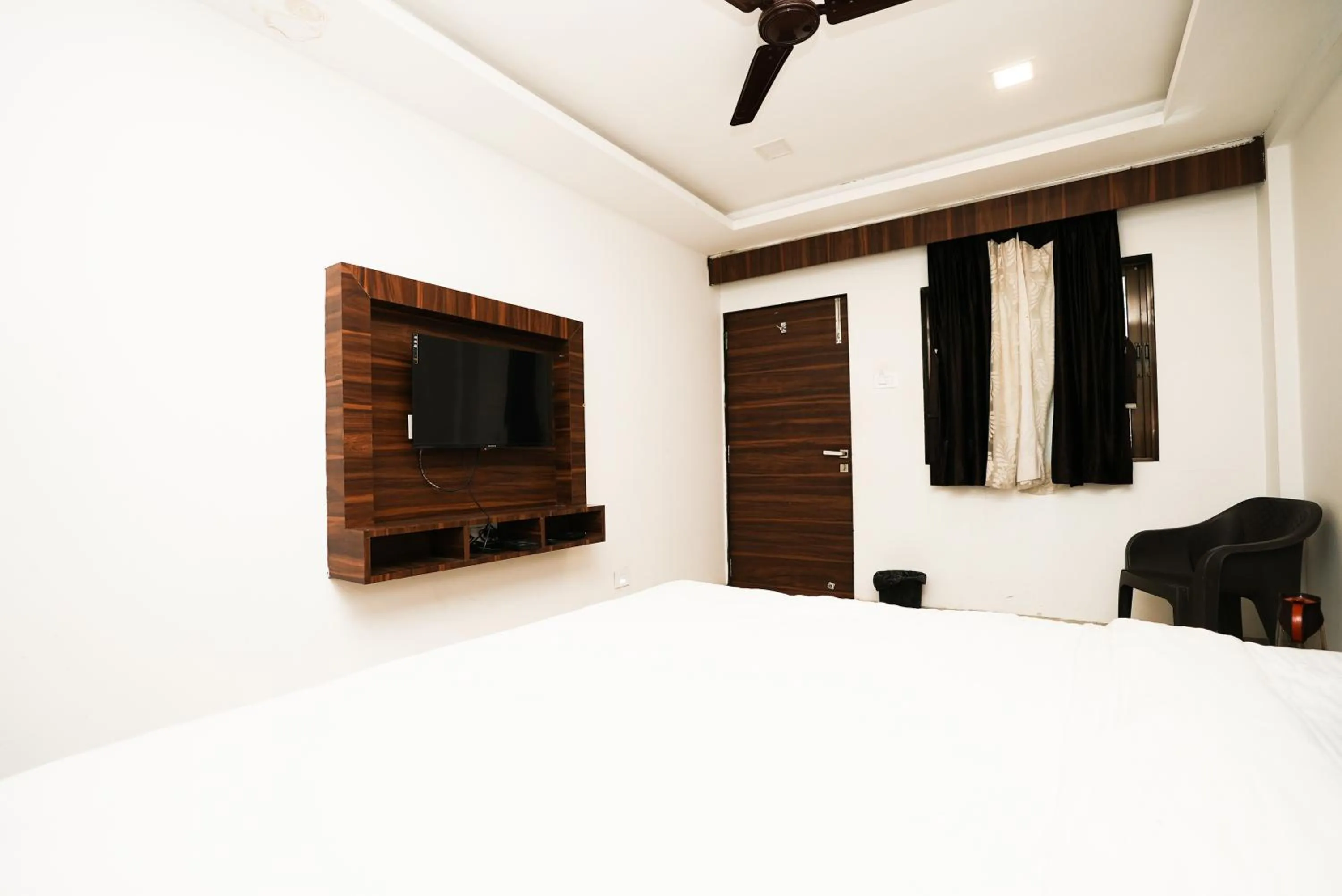 TV and multimedia, Bed in Hotel Sai Executive Near Holy Cross Church Mahabaleshwar