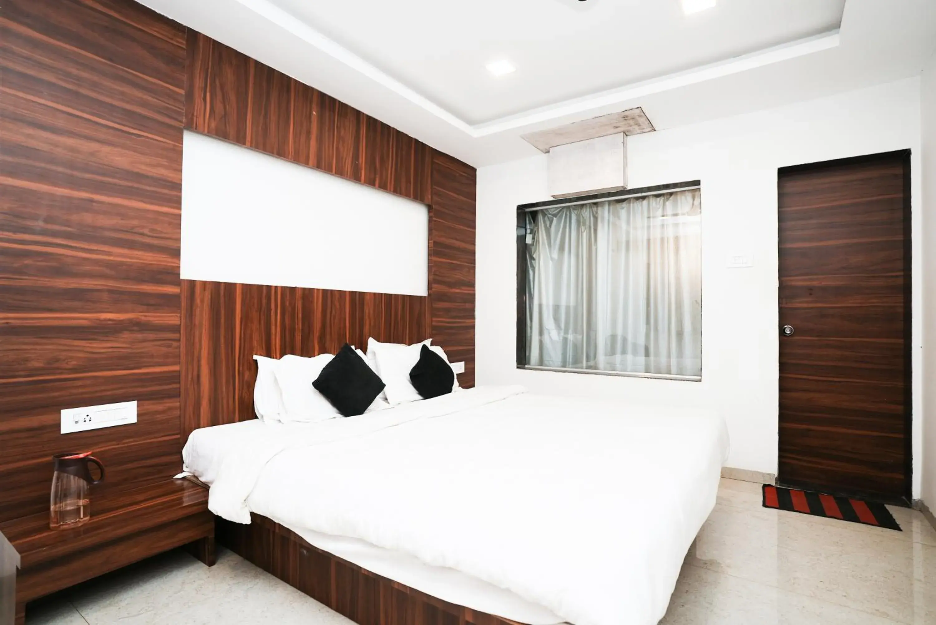 Deluxe Room in Hotel Sai Executive Near Holy Cross Church Mahabaleshwar Deluxe Room in Hotel Sai Executive Near Holy Cross Church Mahabaleshwar