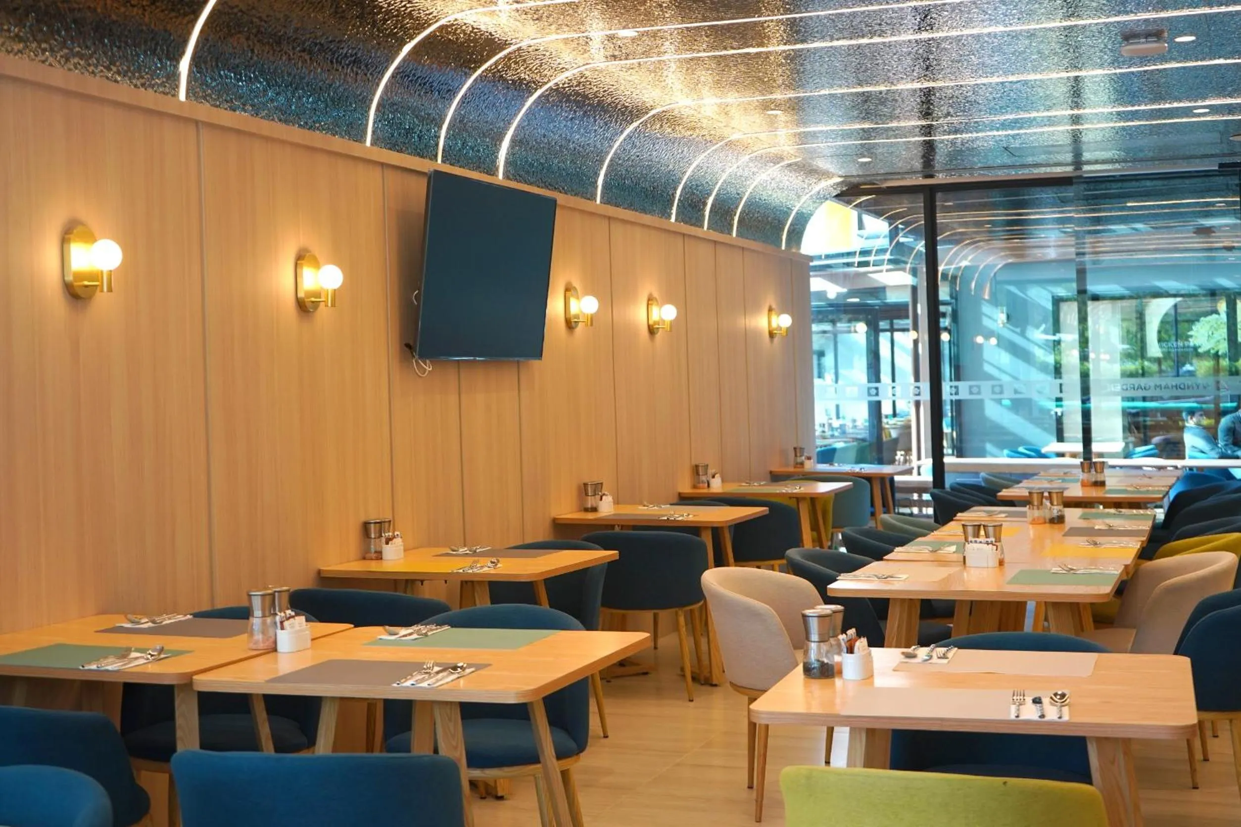 Restaurant/places to eat in Wyndham Garden Naithon Phuket