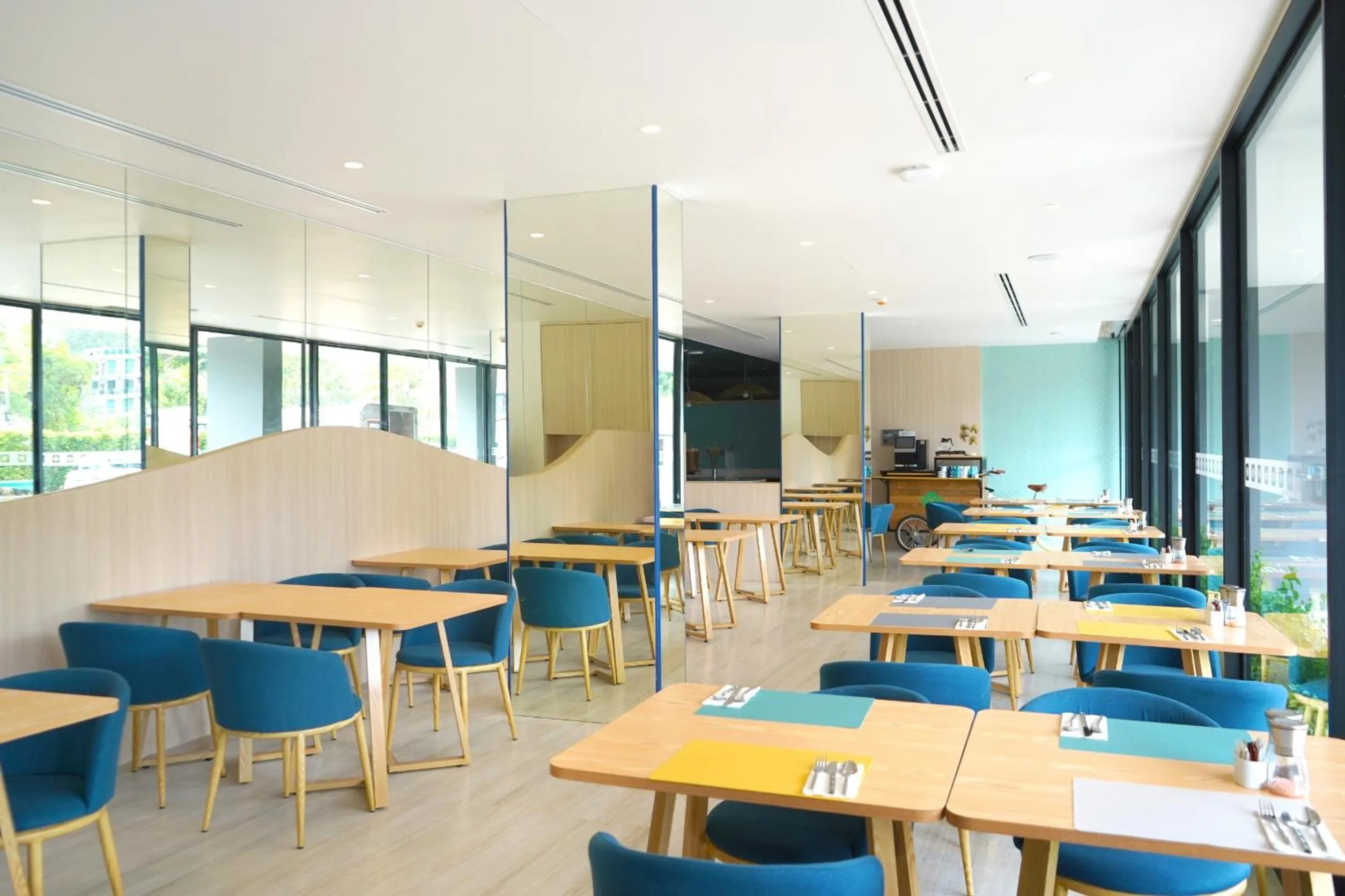 Restaurant/places to eat in Wyndham Garden Naithon Phuket