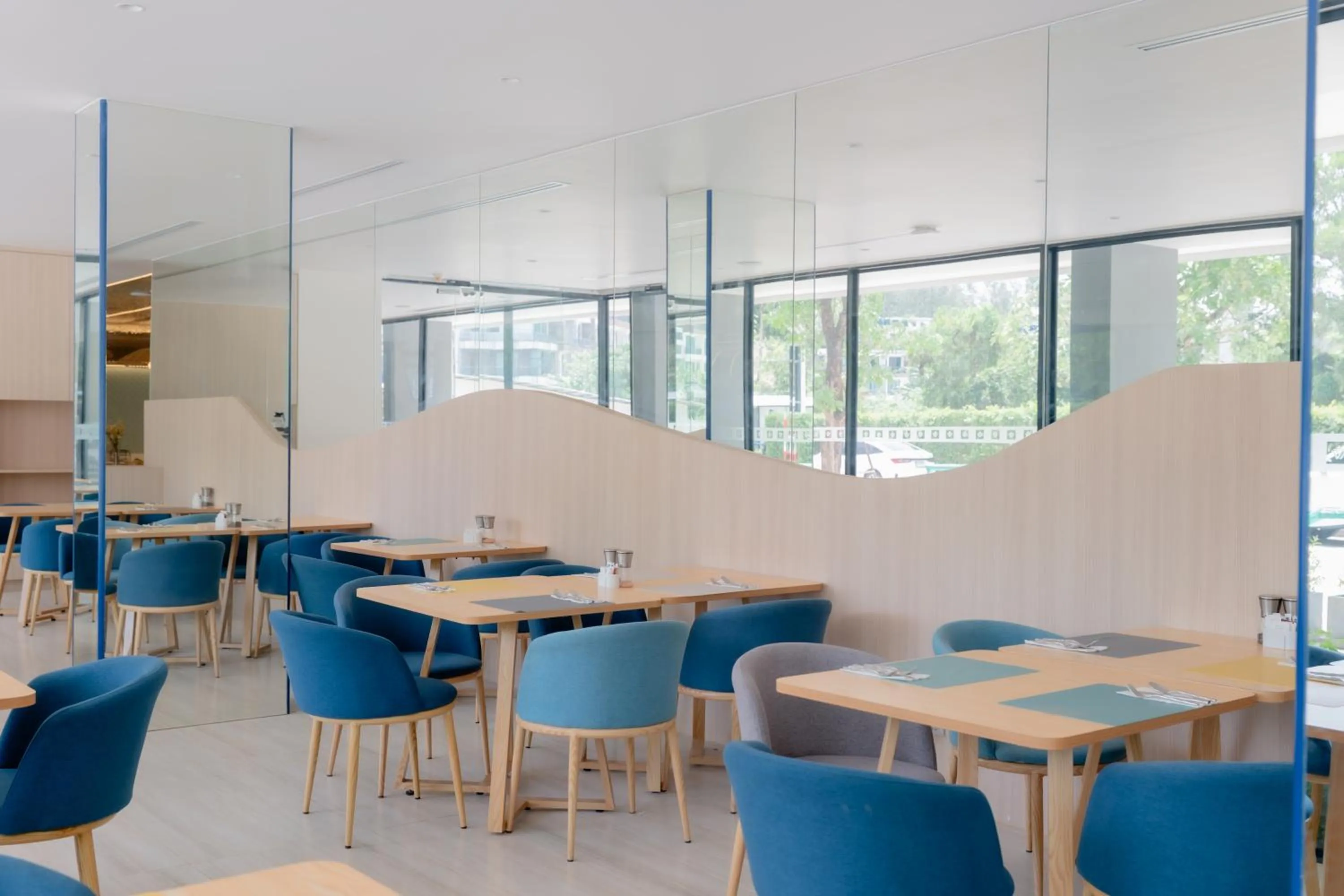 Restaurant/places to eat in Wyndham Garden Naithon Phuket