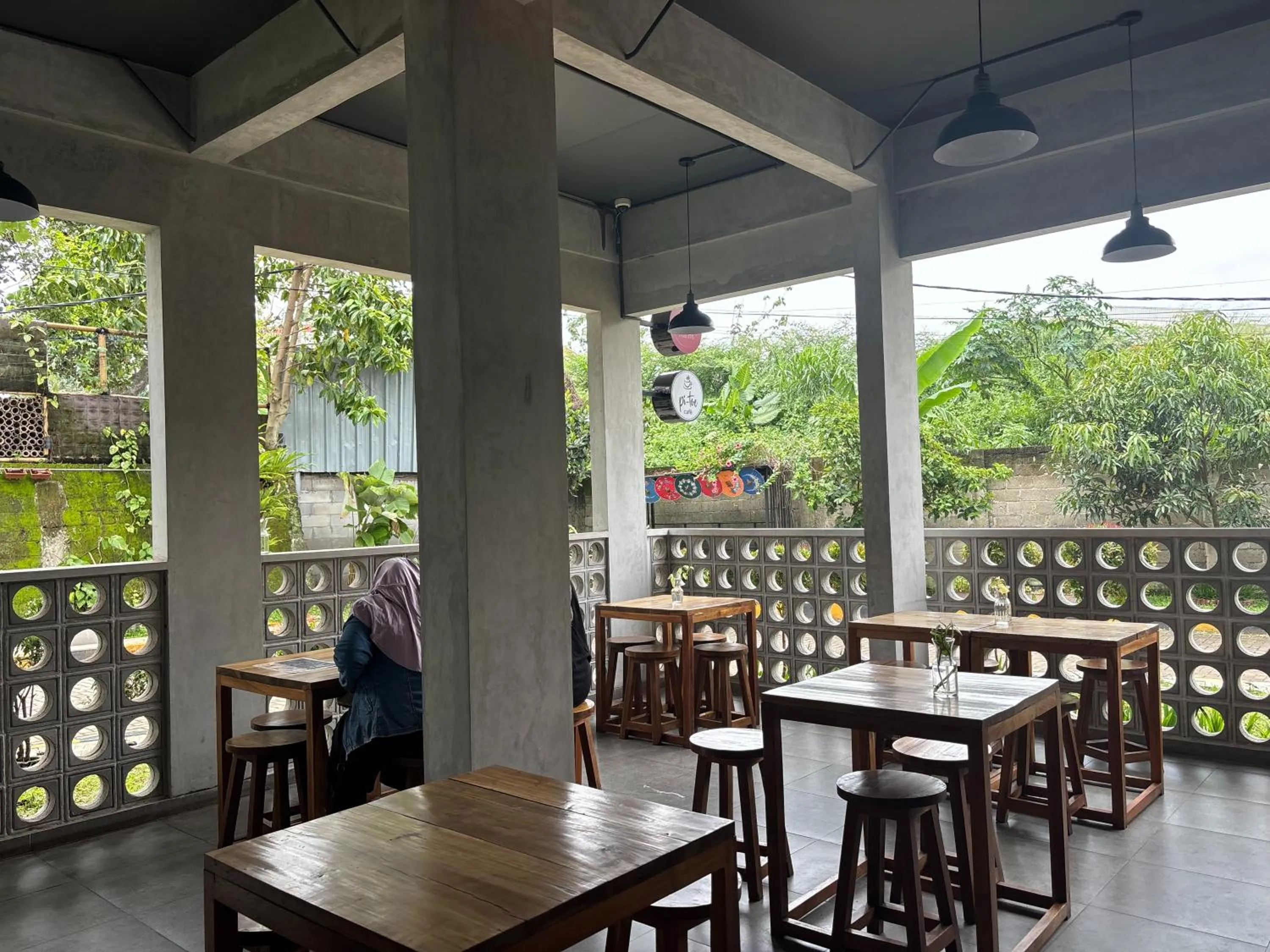 Restaurant/places to eat in The Cluster Harris