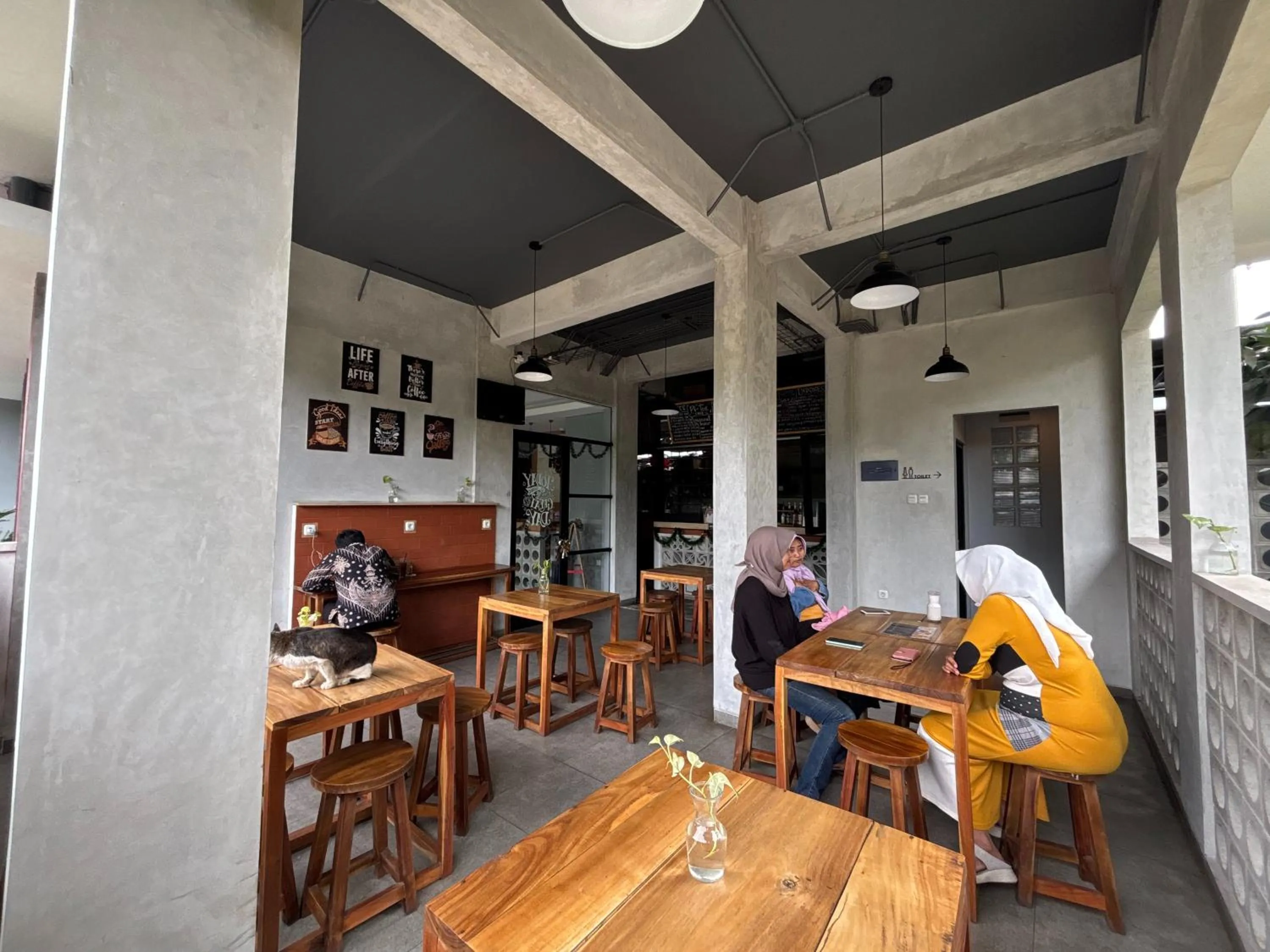 Restaurant/places to eat in The Cluster Harris