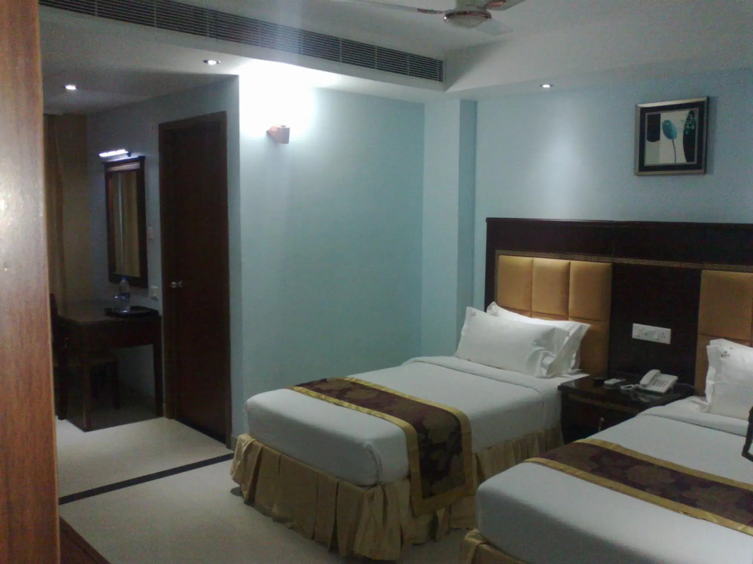 Economy Double Room - single occupancy in Hotel Hiton Economy Double Room - single occupancy in Hotel Hiton
