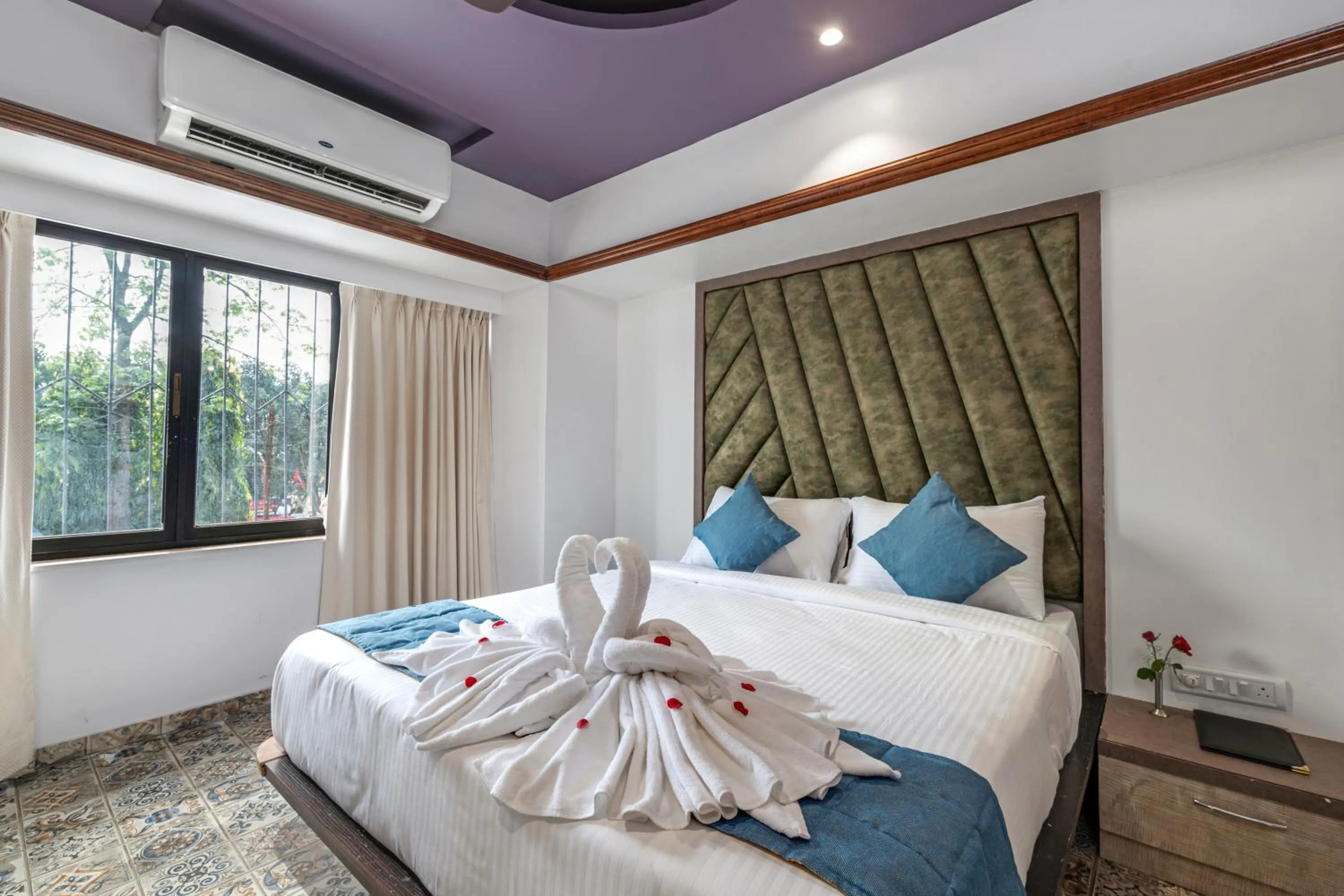 Bed in Emerald Retreat