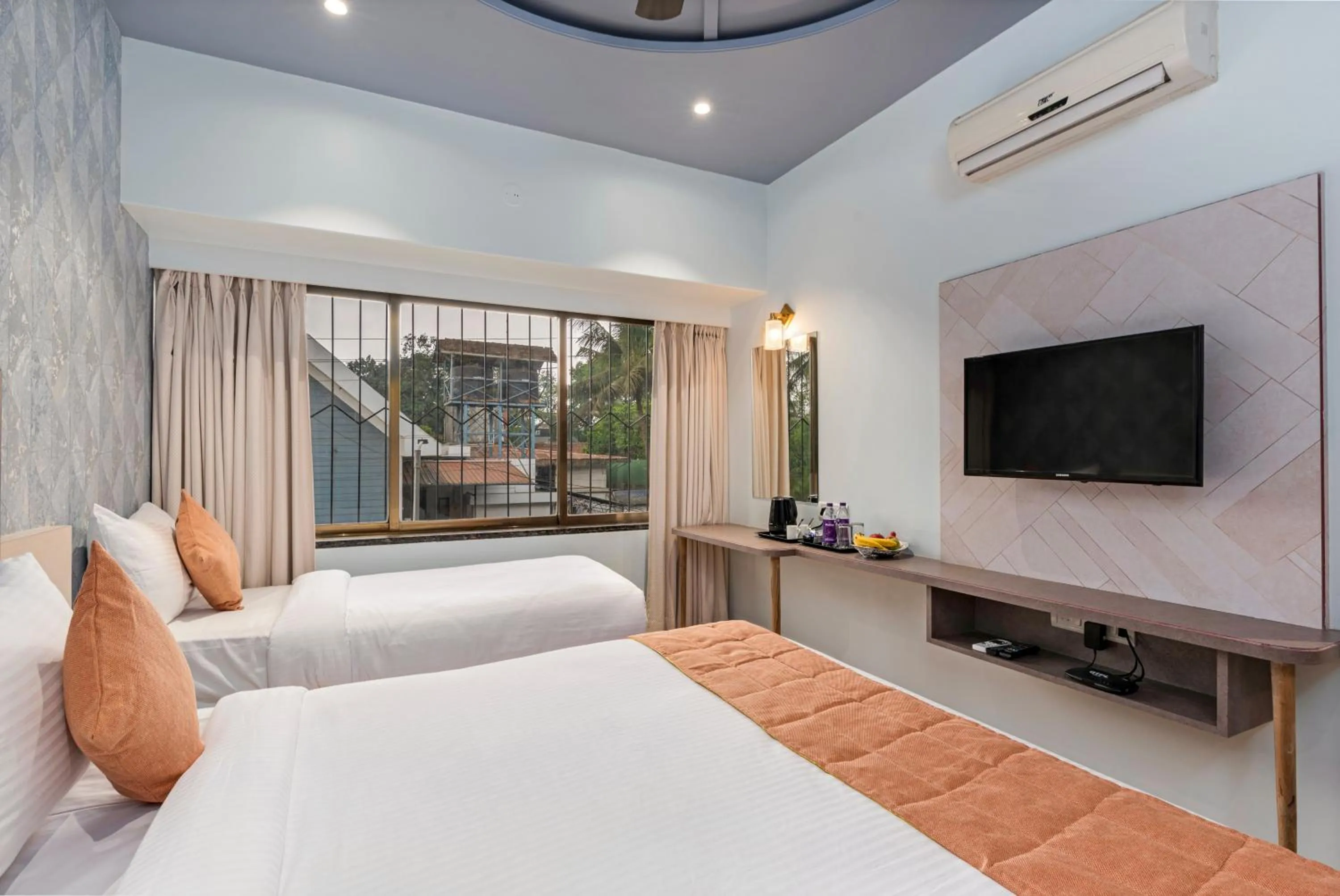 Bed in Emerald Retreat