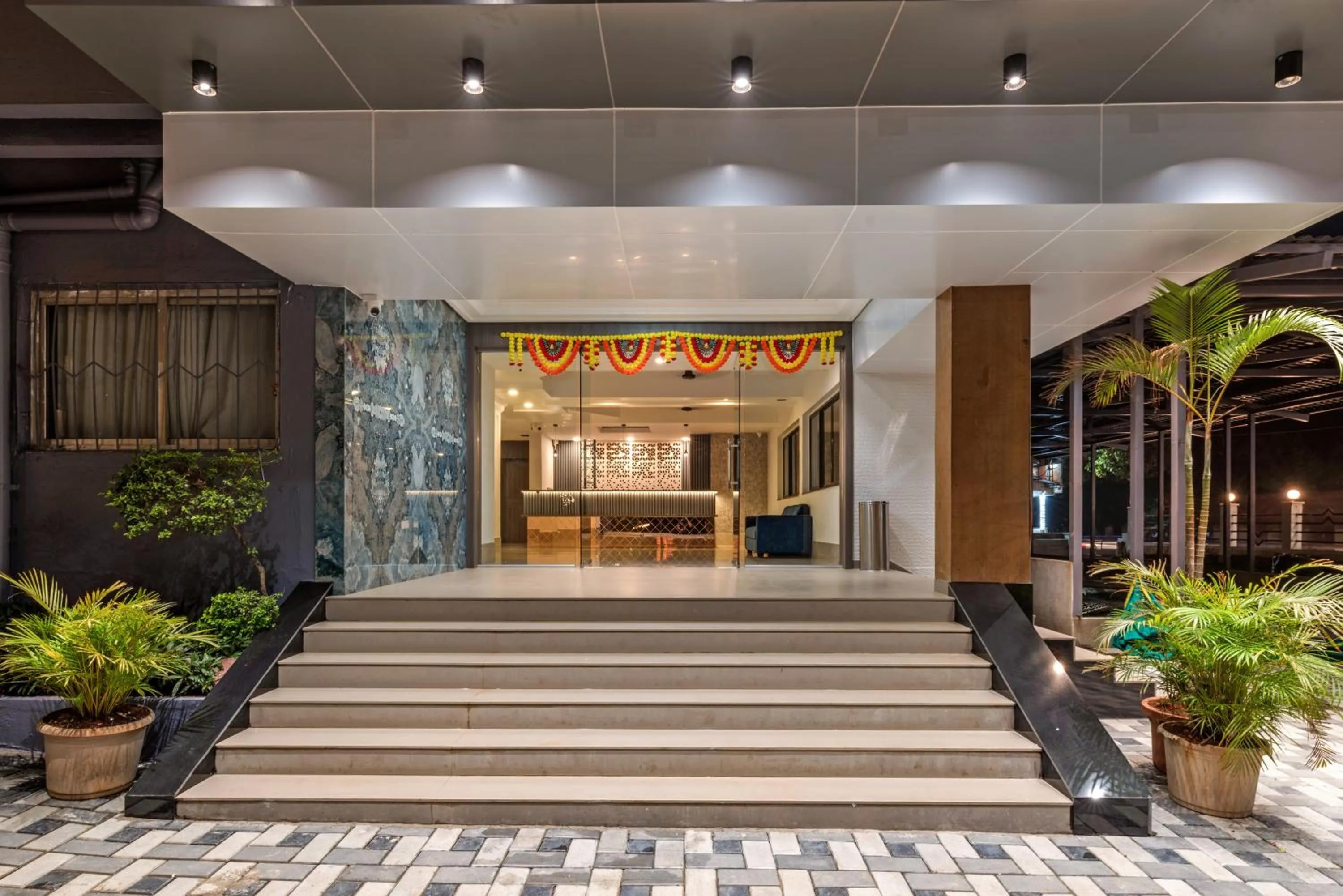 Facade/entrance in Emerald Retreat