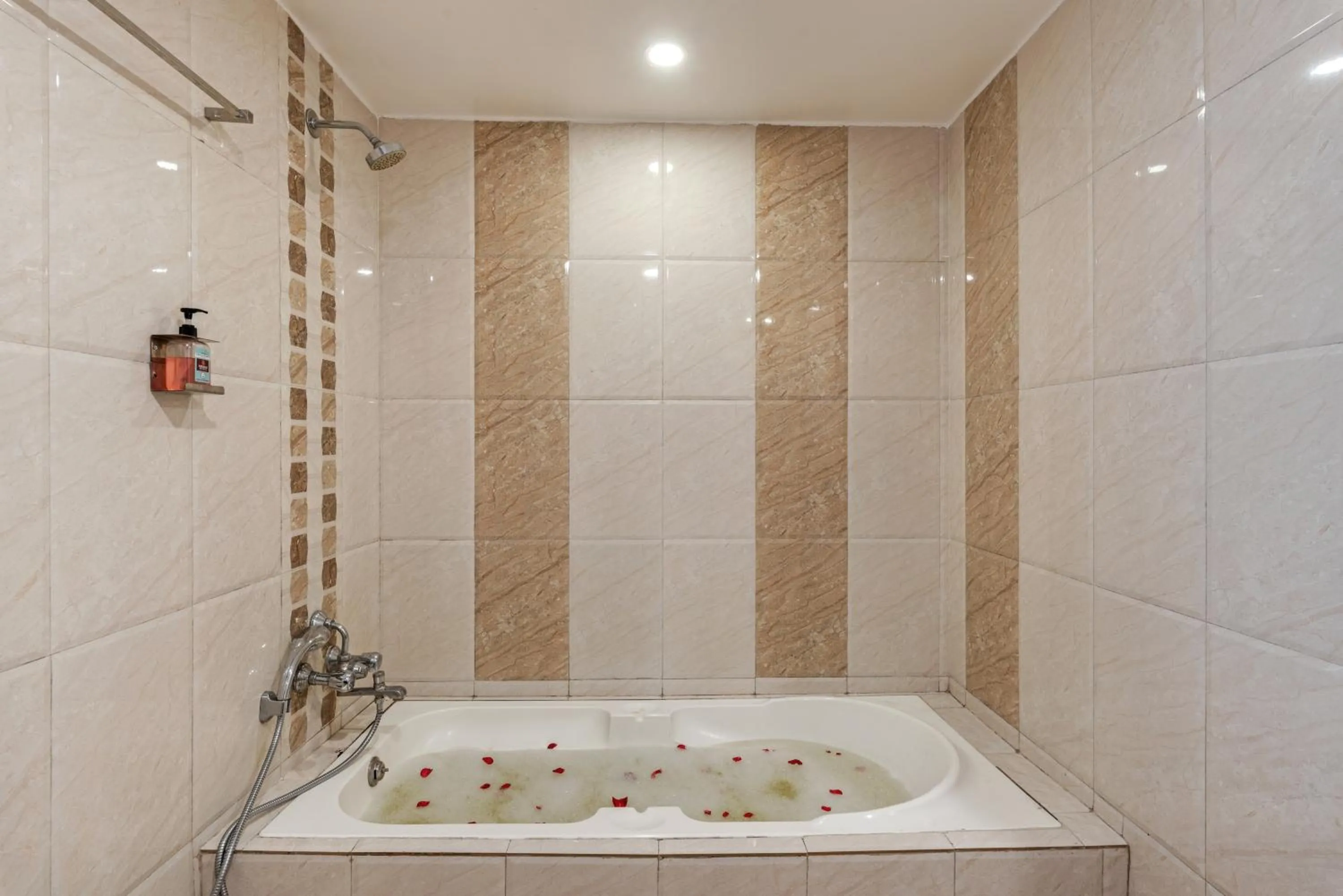 Bath in Emerald Retreat