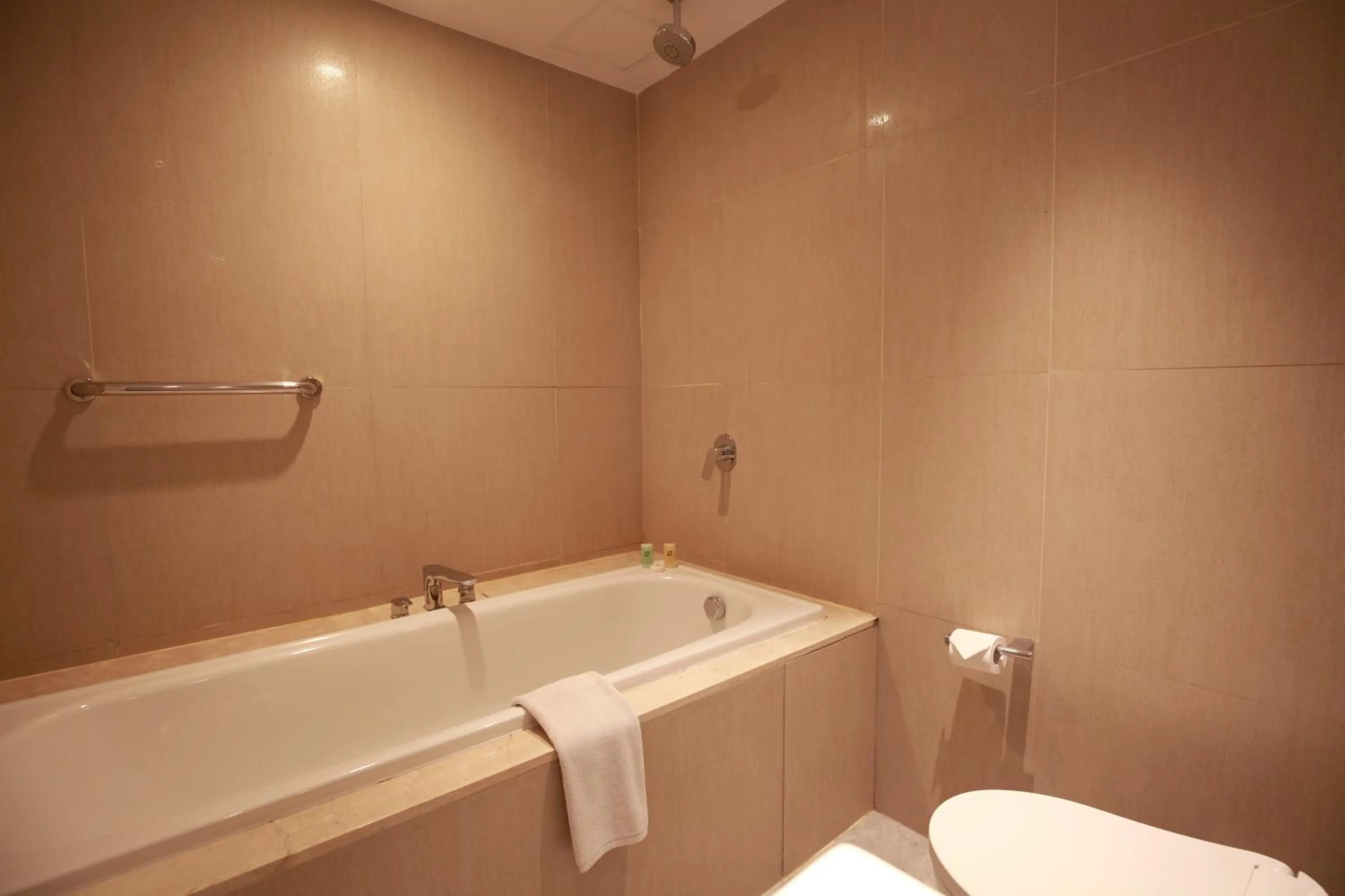 Deluxe Queen Room in Swiss-Belinn Airport Jakarta