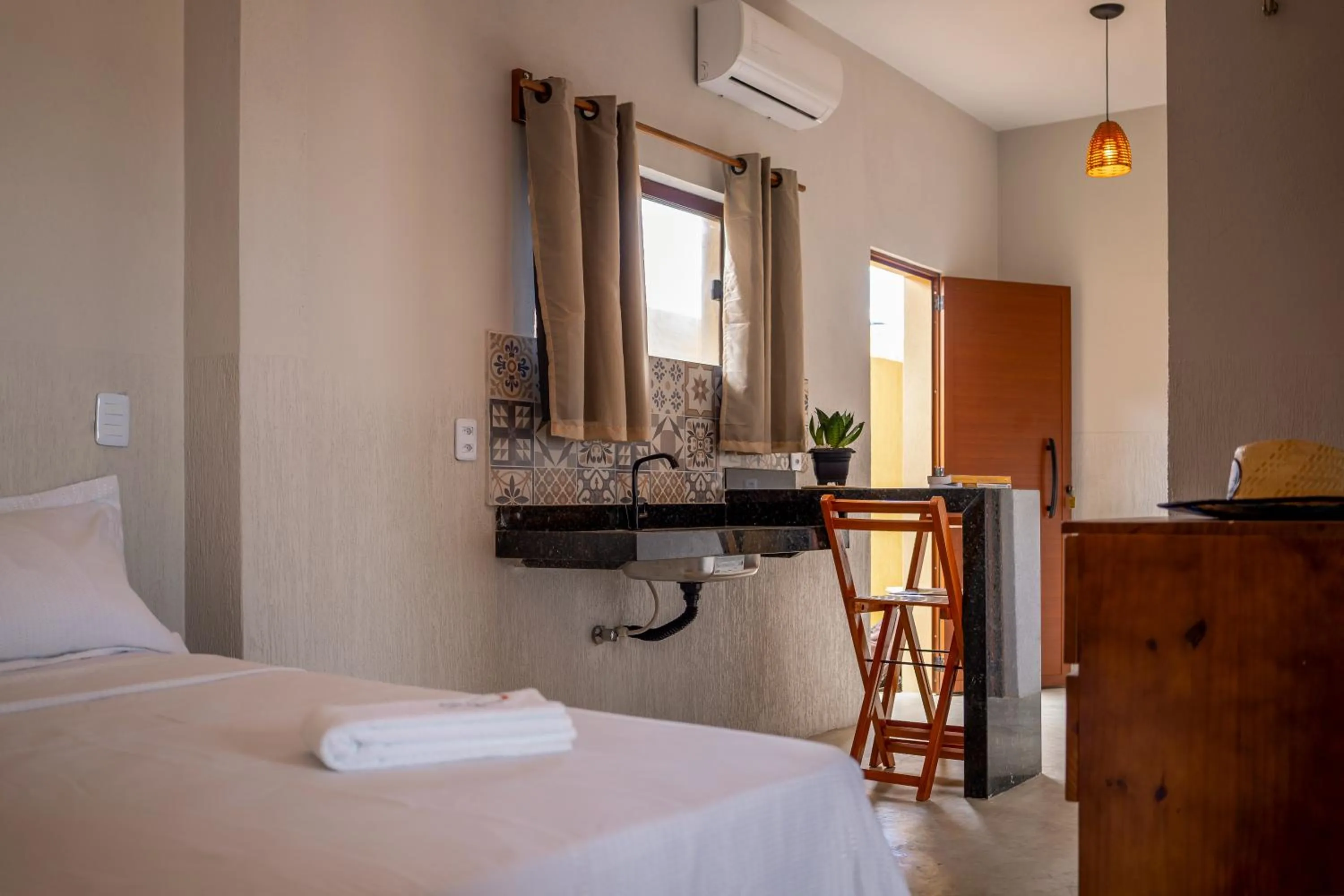 Photo of the whole room, Bed in Pousada Rota do Kite Preá