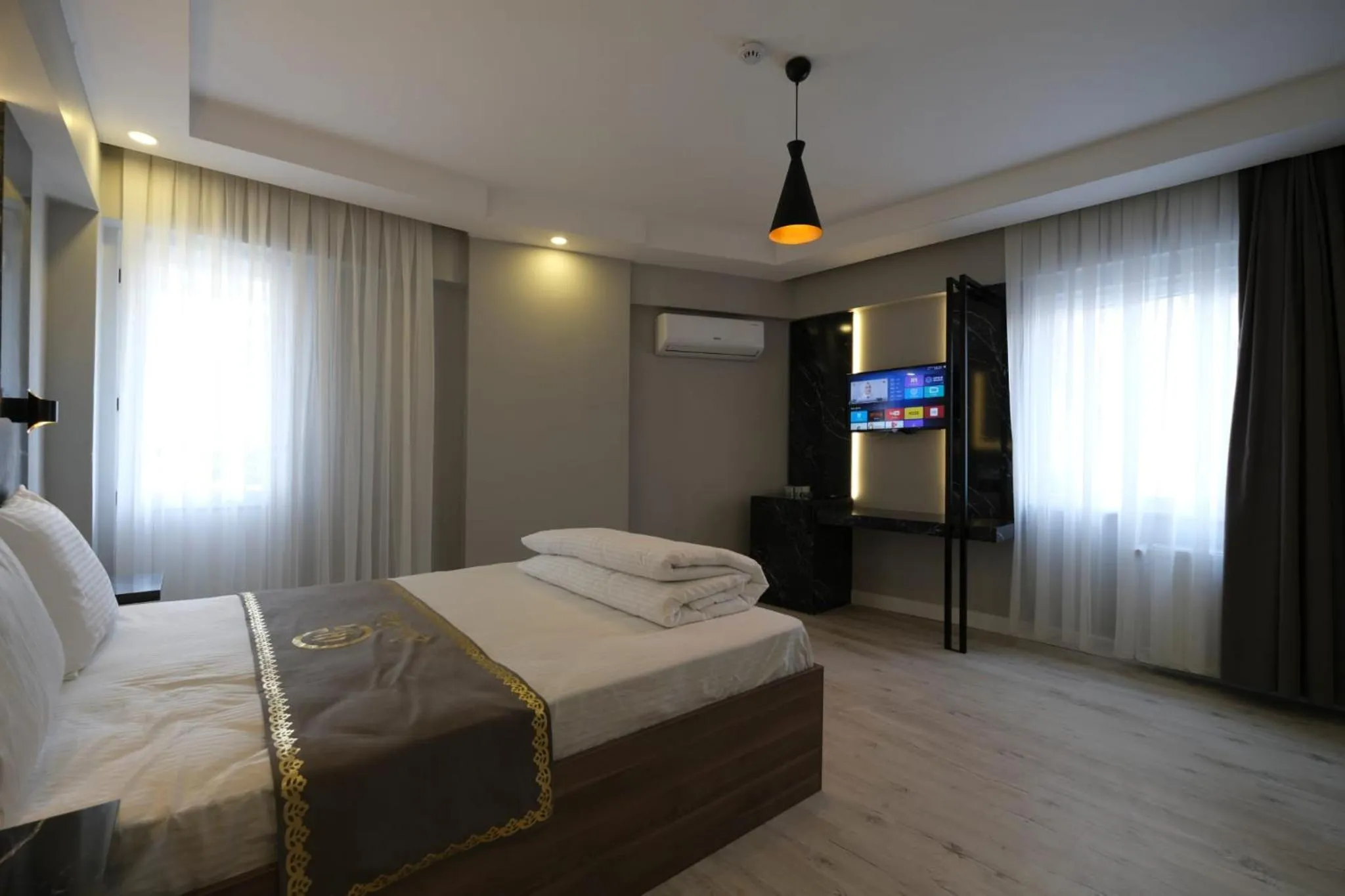 Communal lounge/ TV room, Bed in Cevvo Hotel