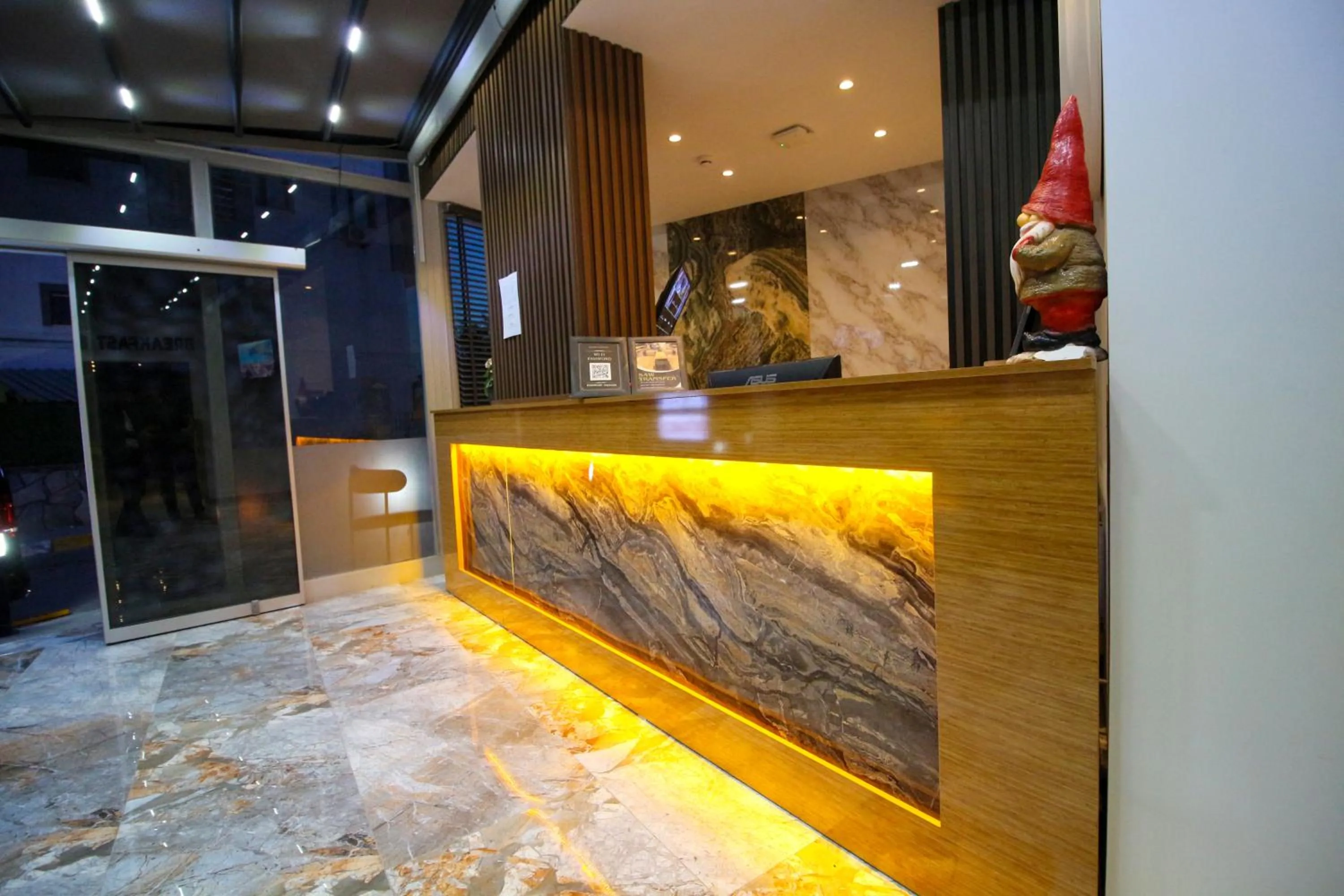 Lobby or reception in Kaya Hotel SAW