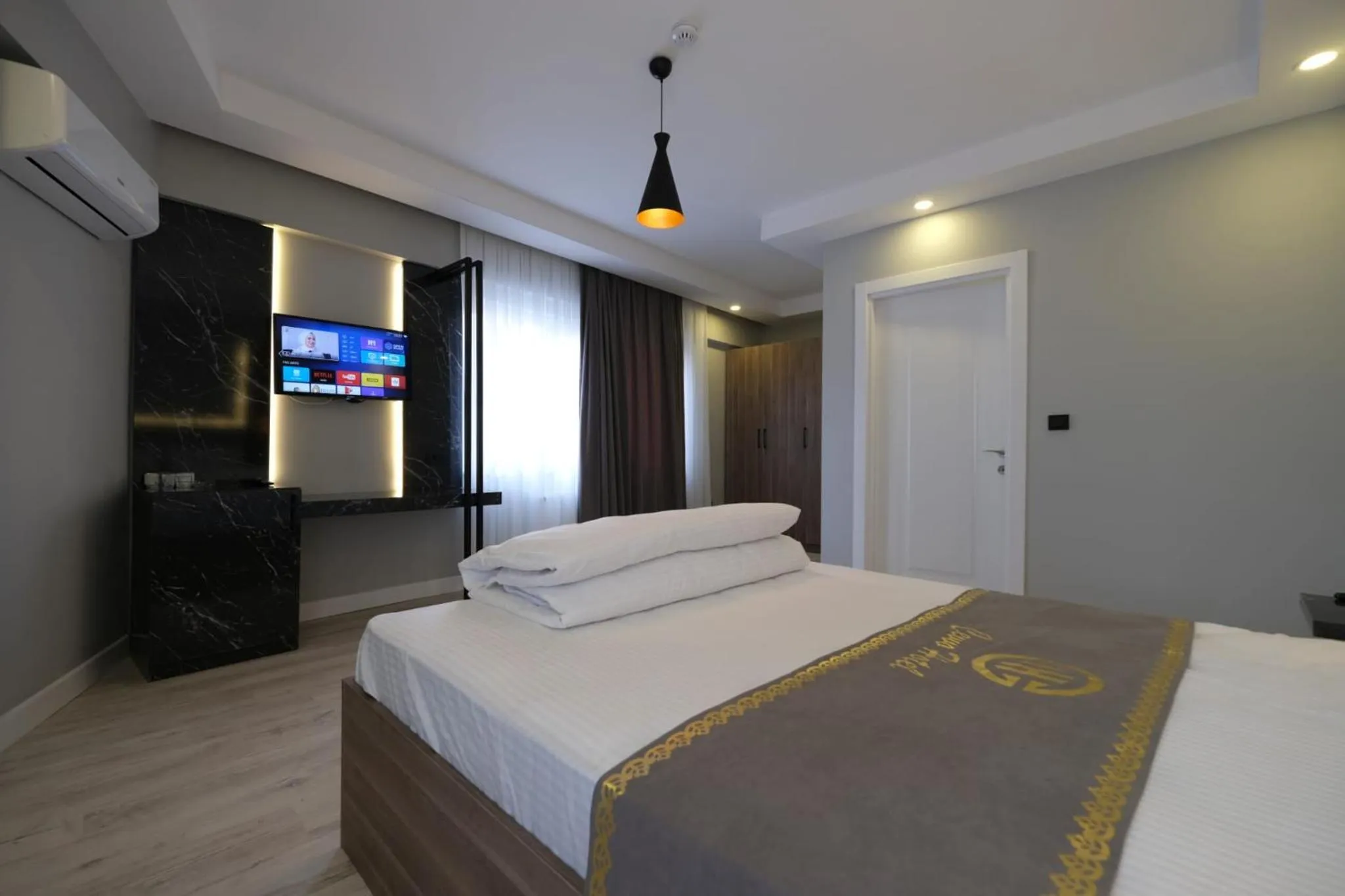 TV and multimedia, Bed in Cevvo Hotel