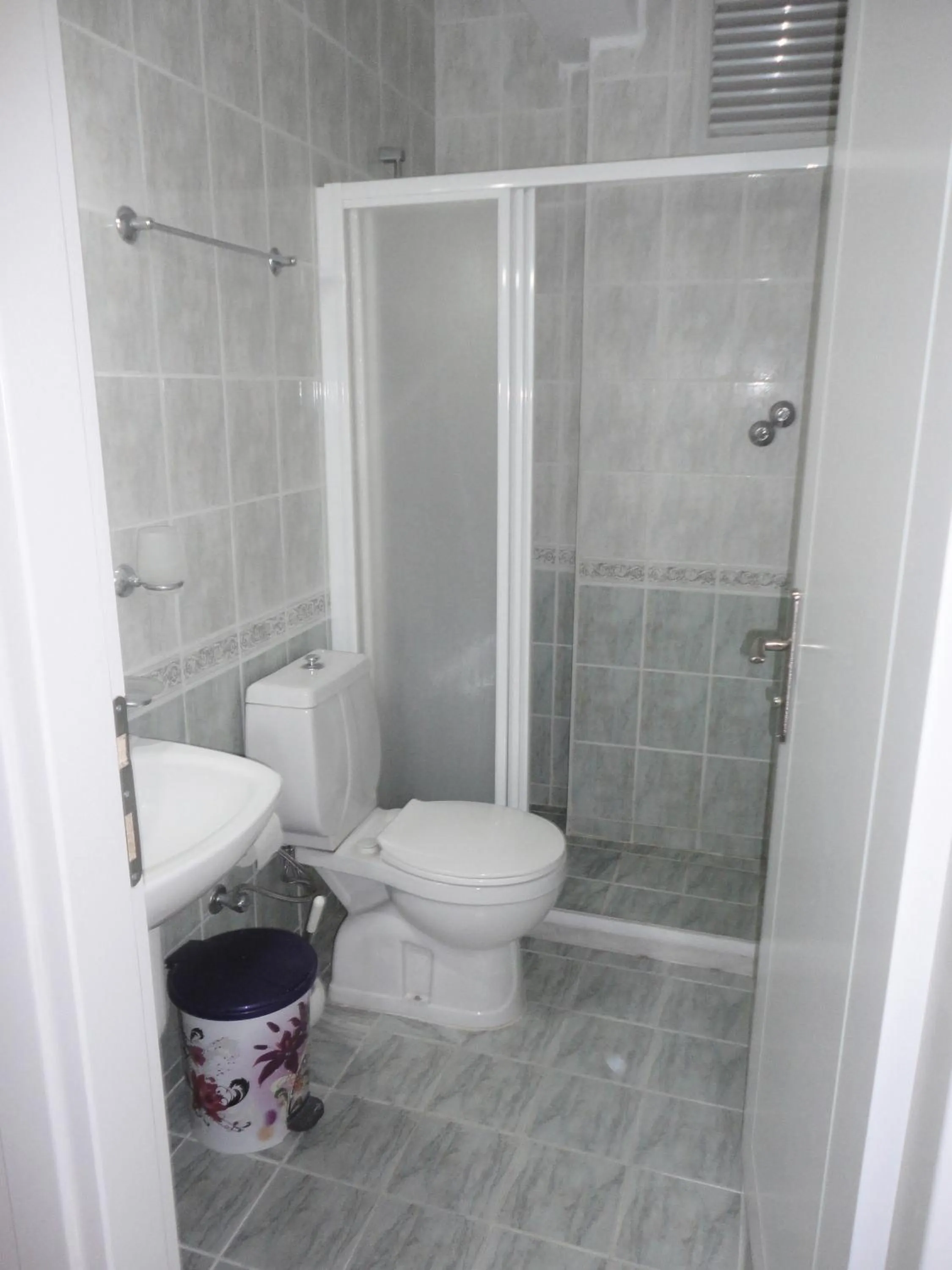 Bathroom in Cicek Hotel & Apartments