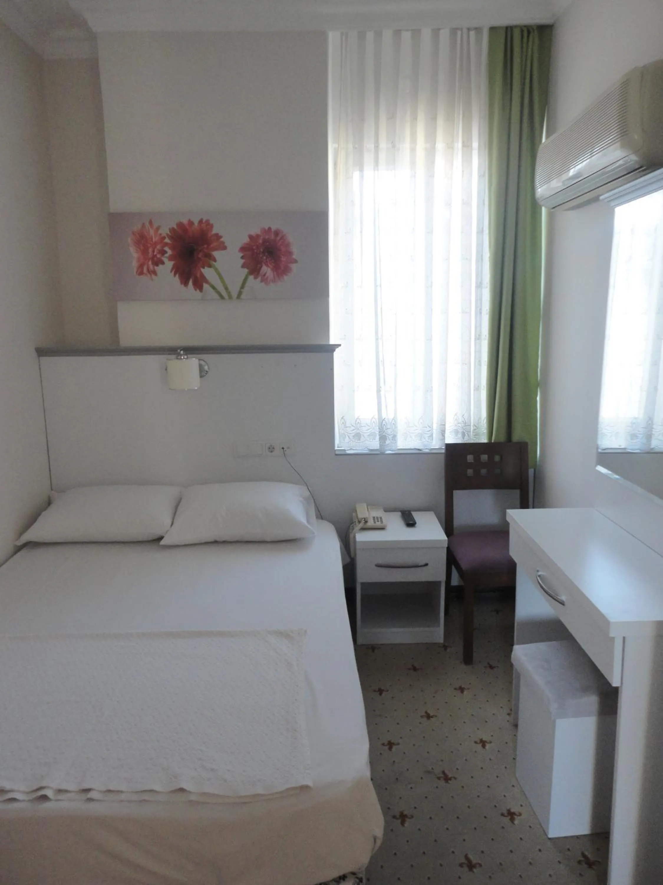 Photo of the whole room, Bed in Cicek Hotel & Apartments