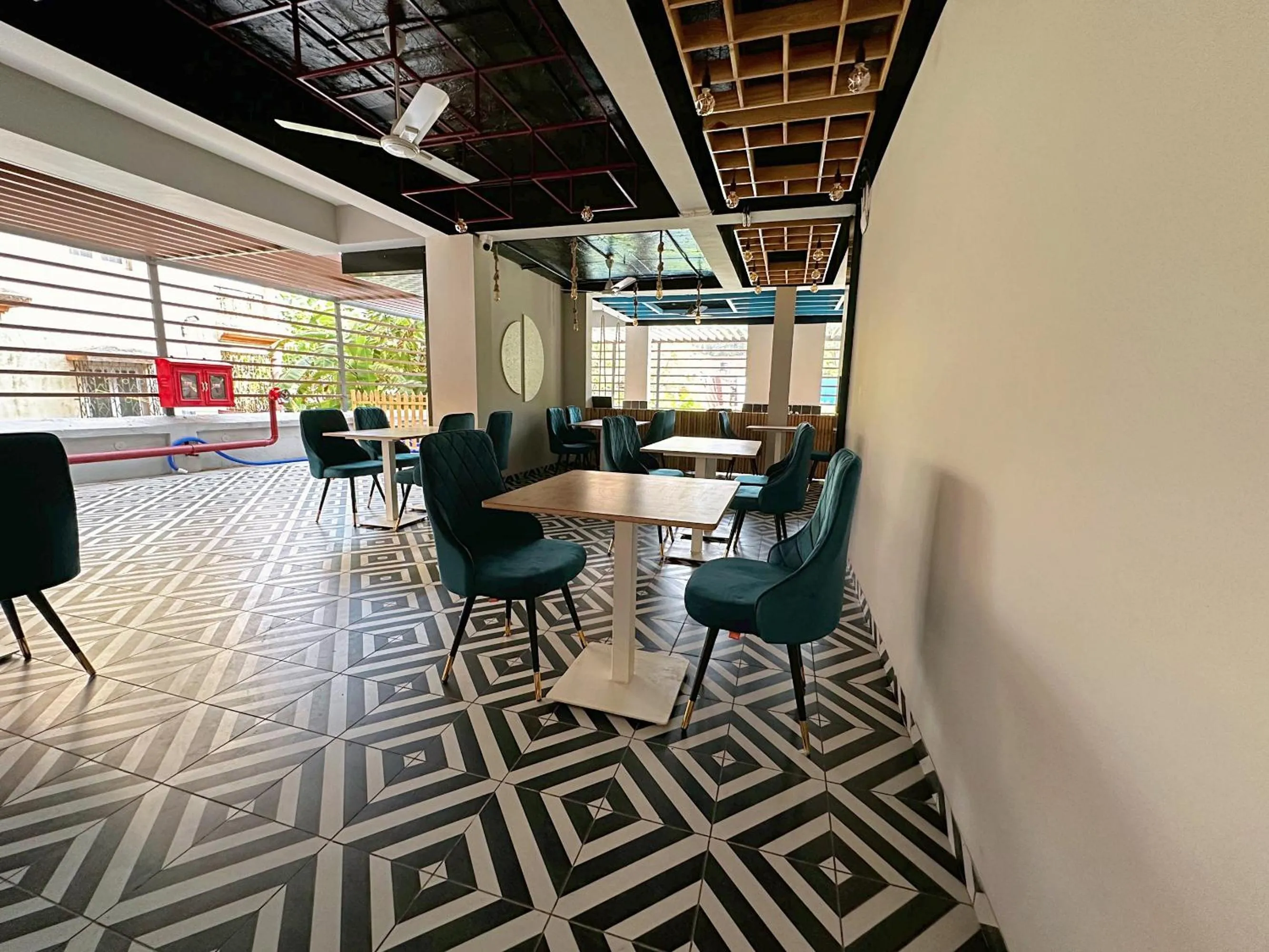 Restaurant/places to eat in Skon Baga Bliss Hotel by Orion Hotels