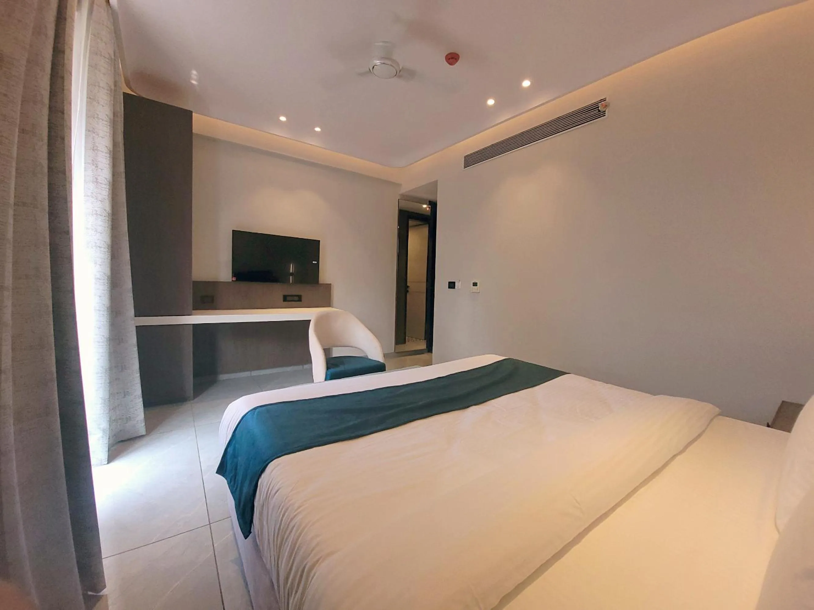 Photo of the whole room, Bed in Skon Baga Bliss Hotel by Orion Hotels