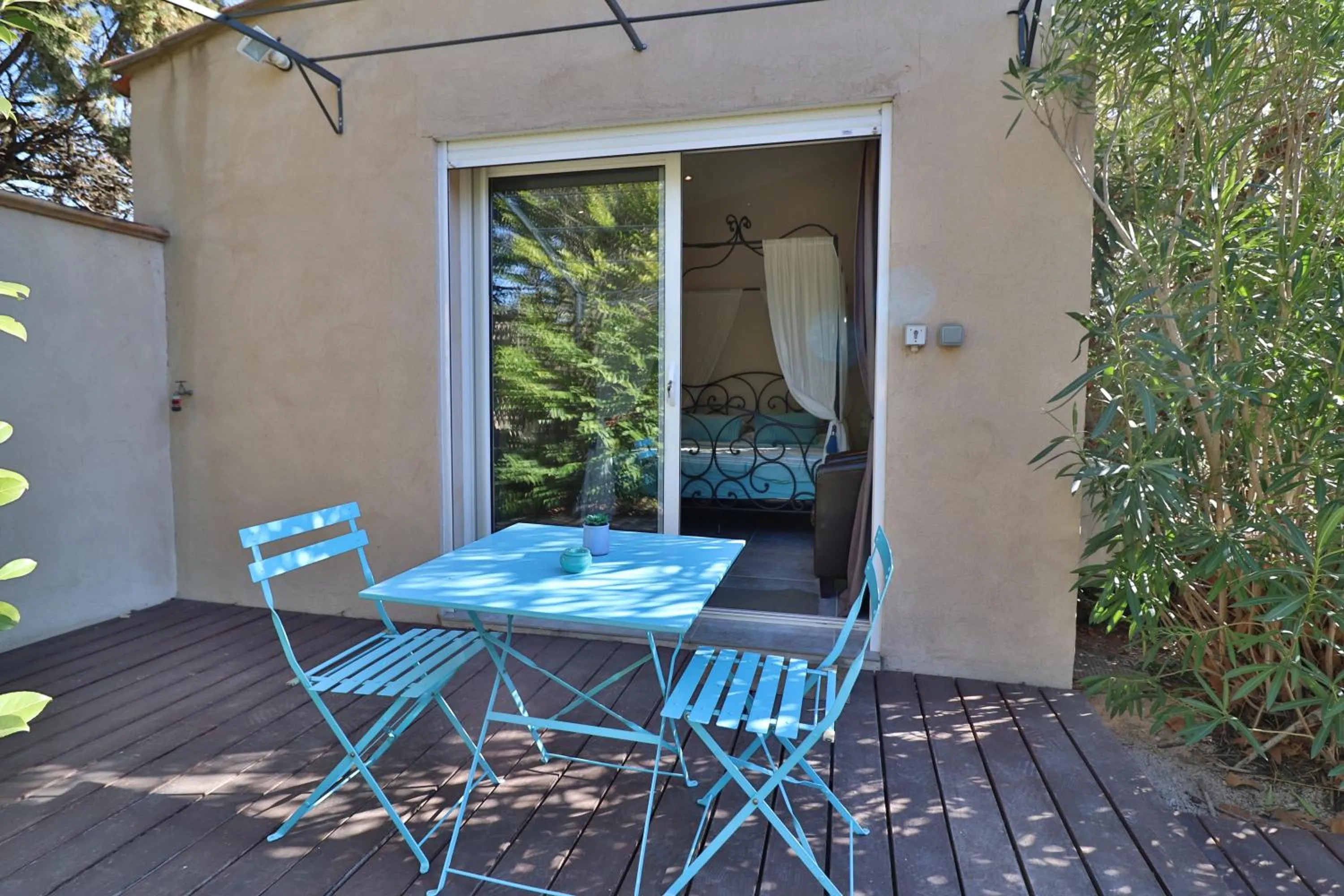 Facade/entrance in Le Mas de Bertagne