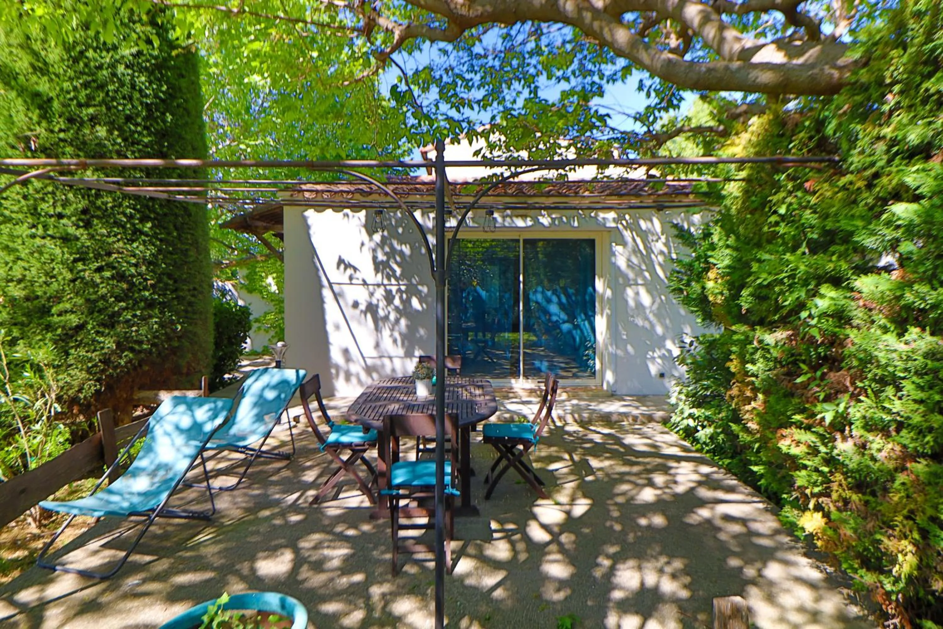 Patio in Le Mas de Bertagne