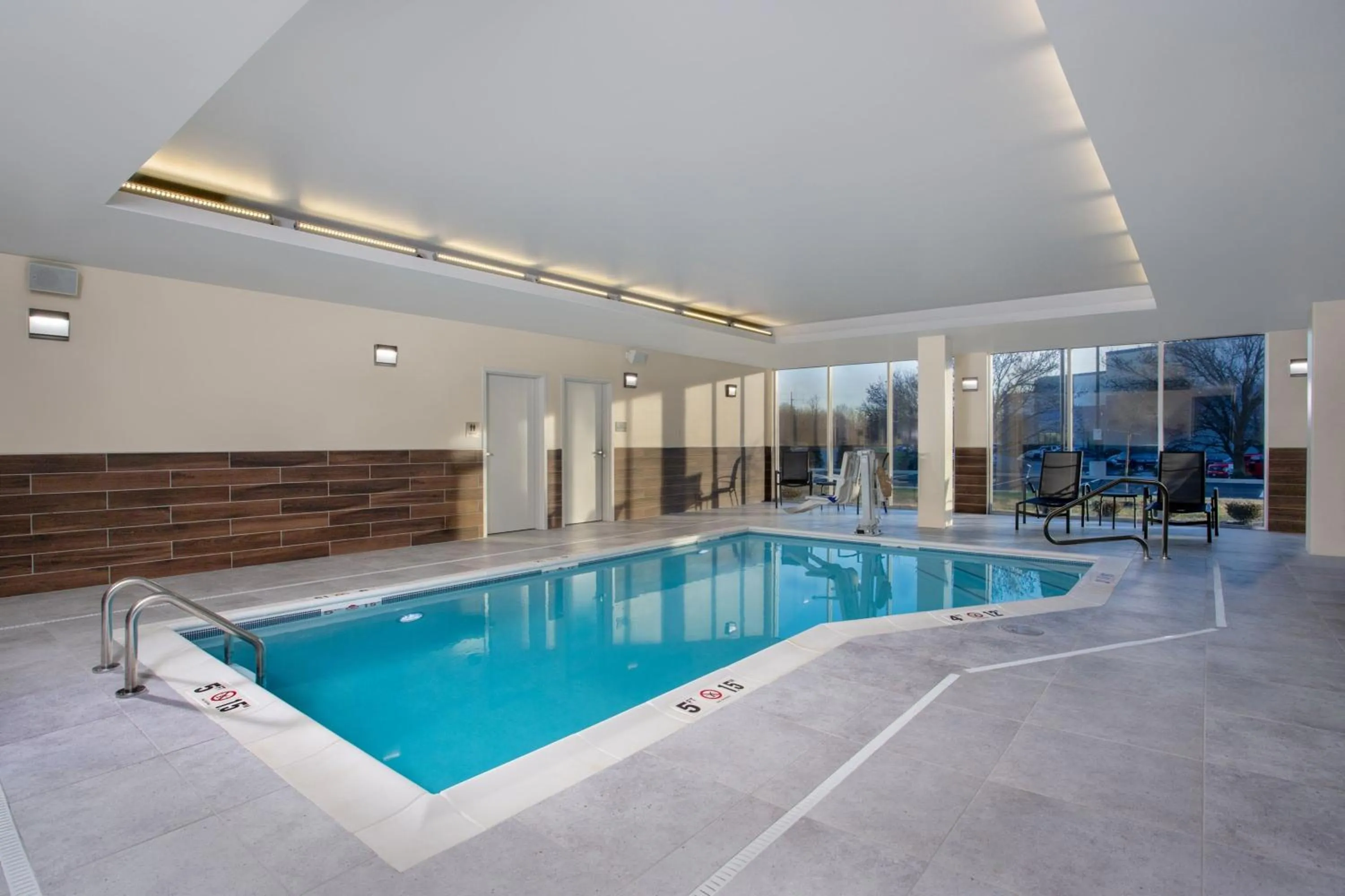 Swimming pool in Fairfield by Marriott Inn & Suites Indianapolis Plainfield