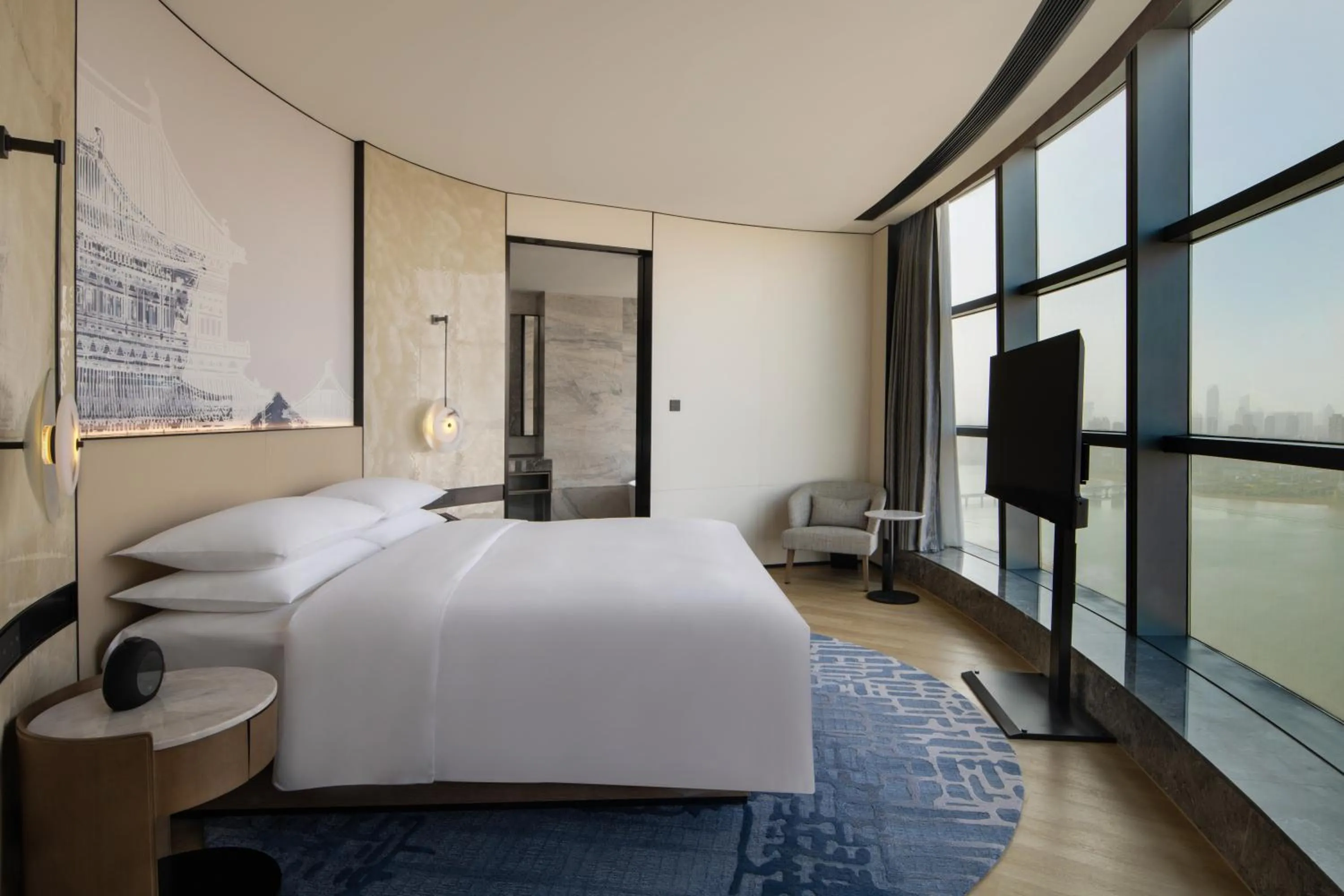 Photo of the whole room, Bed in Wuhan Marriott Hotel Wuchang