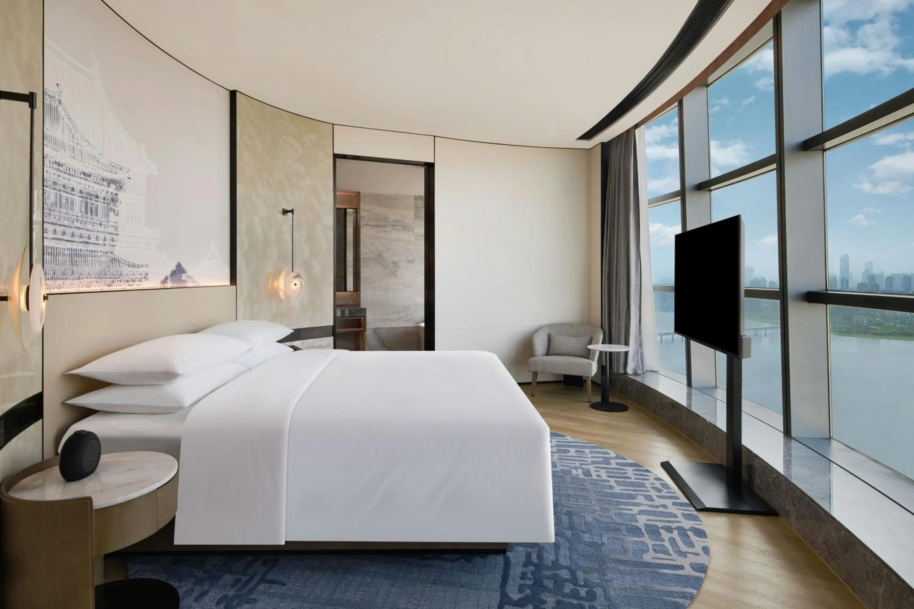 Photo of the whole room, Bed in Wuhan Marriott Hotel Wuchang