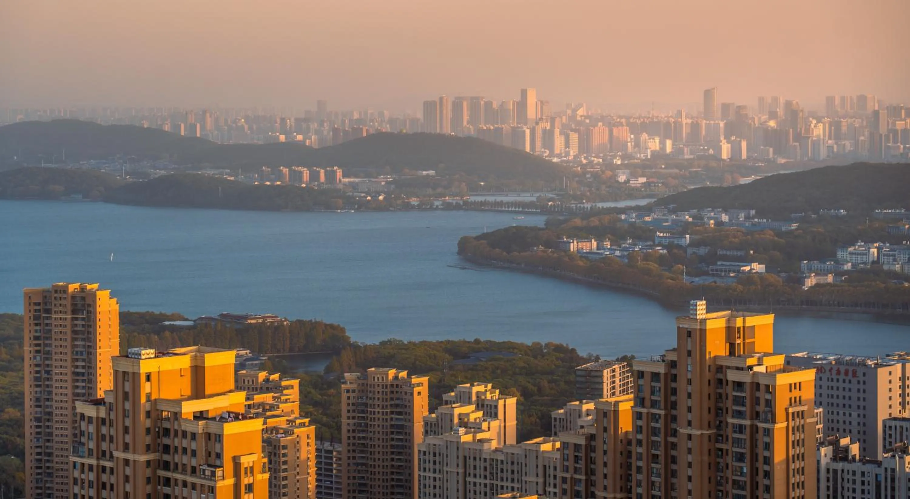 Nearby landmark in Wuhan Marriott Hotel Wuchang