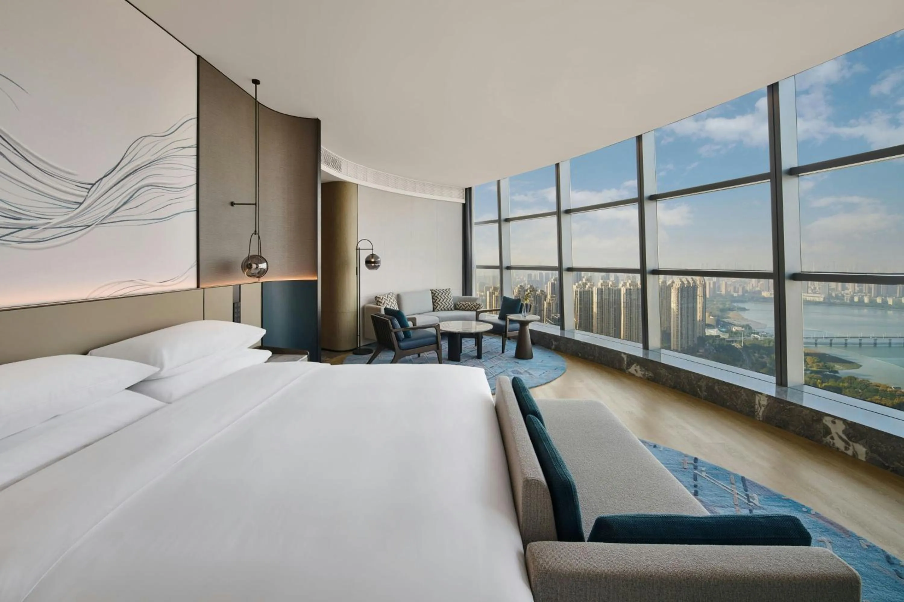 Photo of the whole room, Bed in Wuhan Marriott Hotel Wuchang