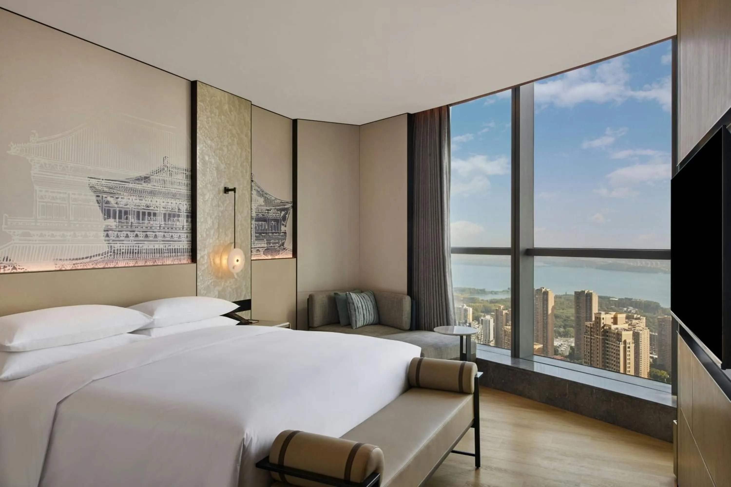 Photo of the whole room, Bed in Wuhan Marriott Hotel Wuchang