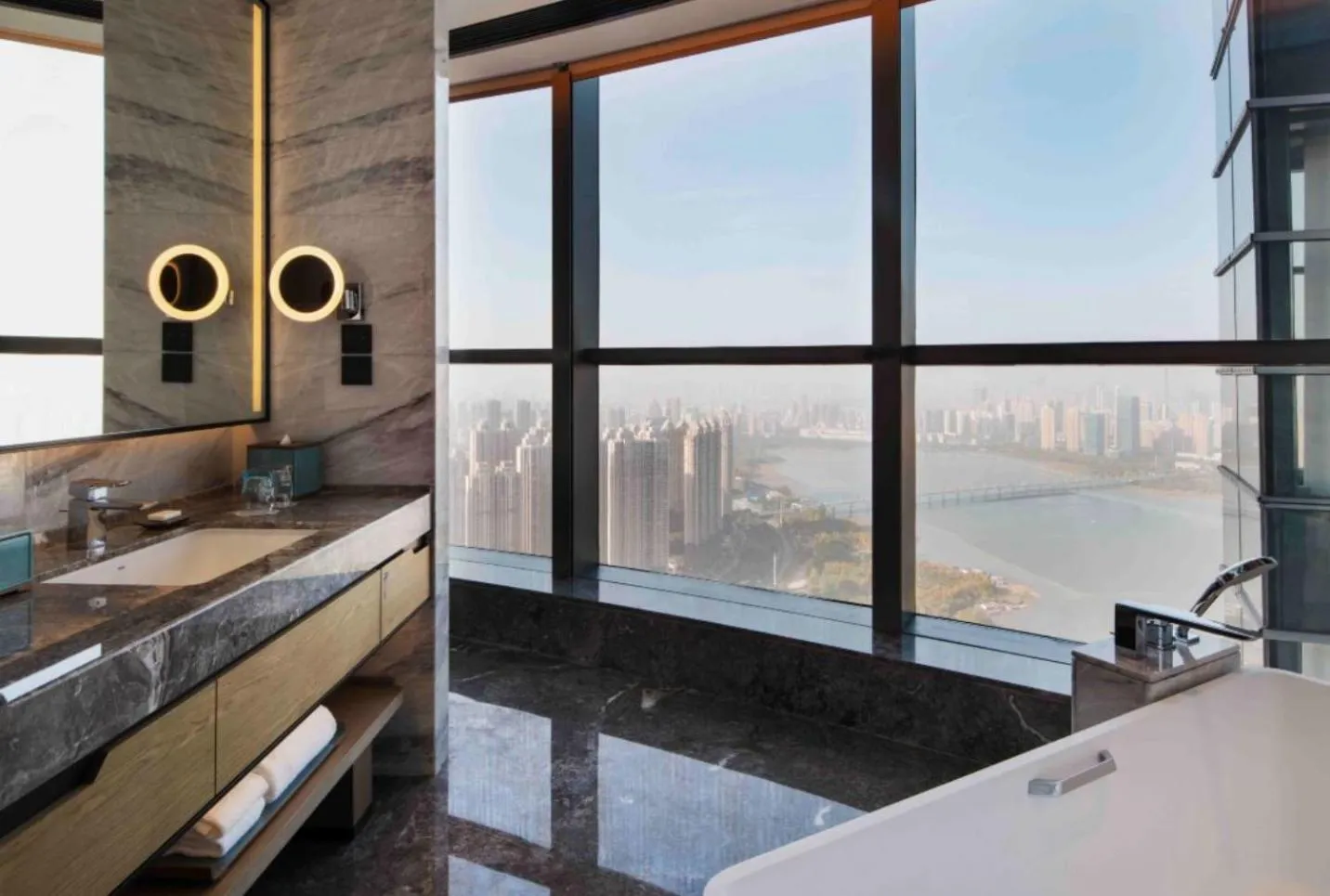 Bath, Bed in Wuhan Marriott Hotel Wuchang