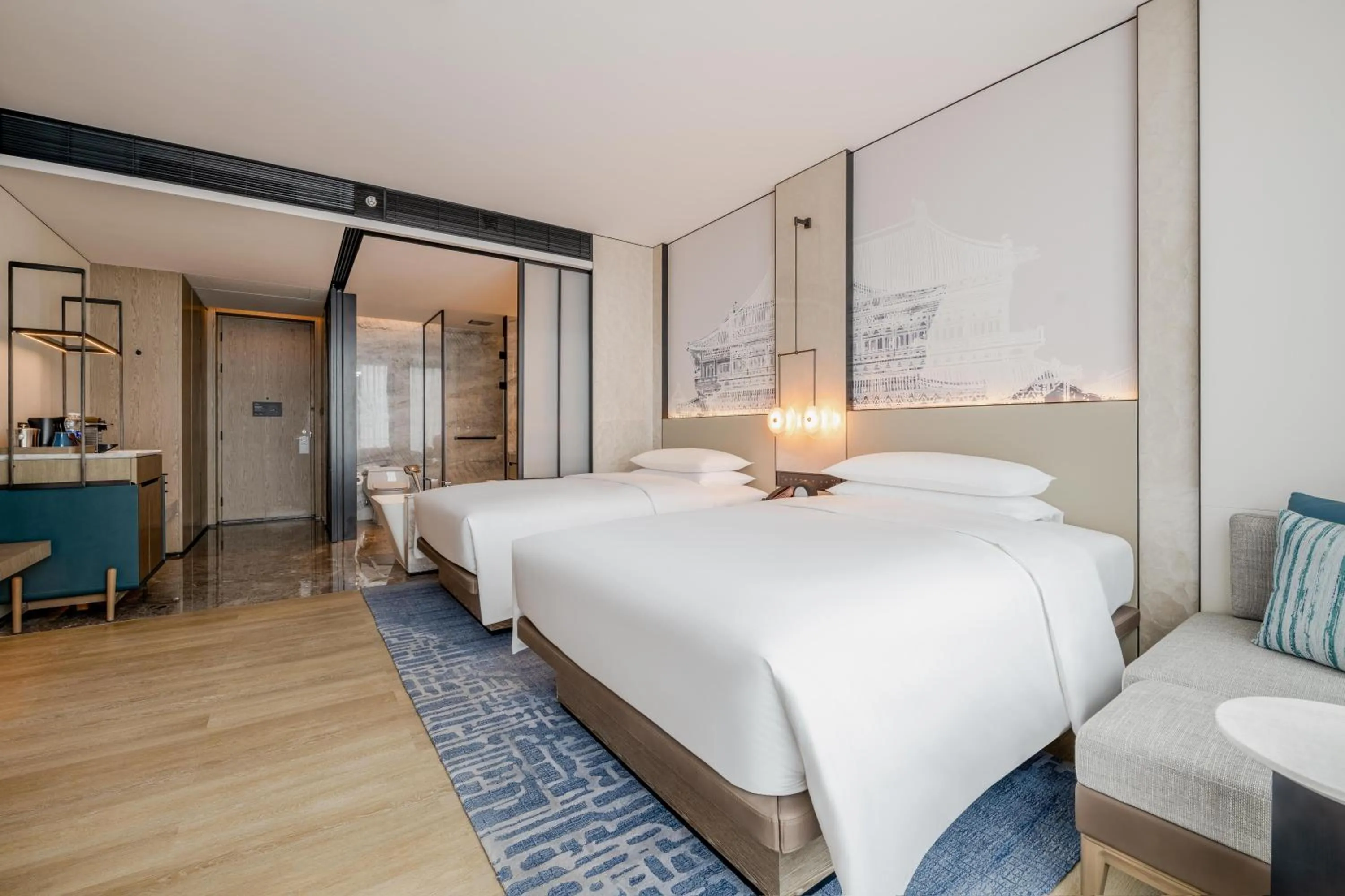 Photo of the whole room, Bed in Wuhan Marriott Hotel Wuchang