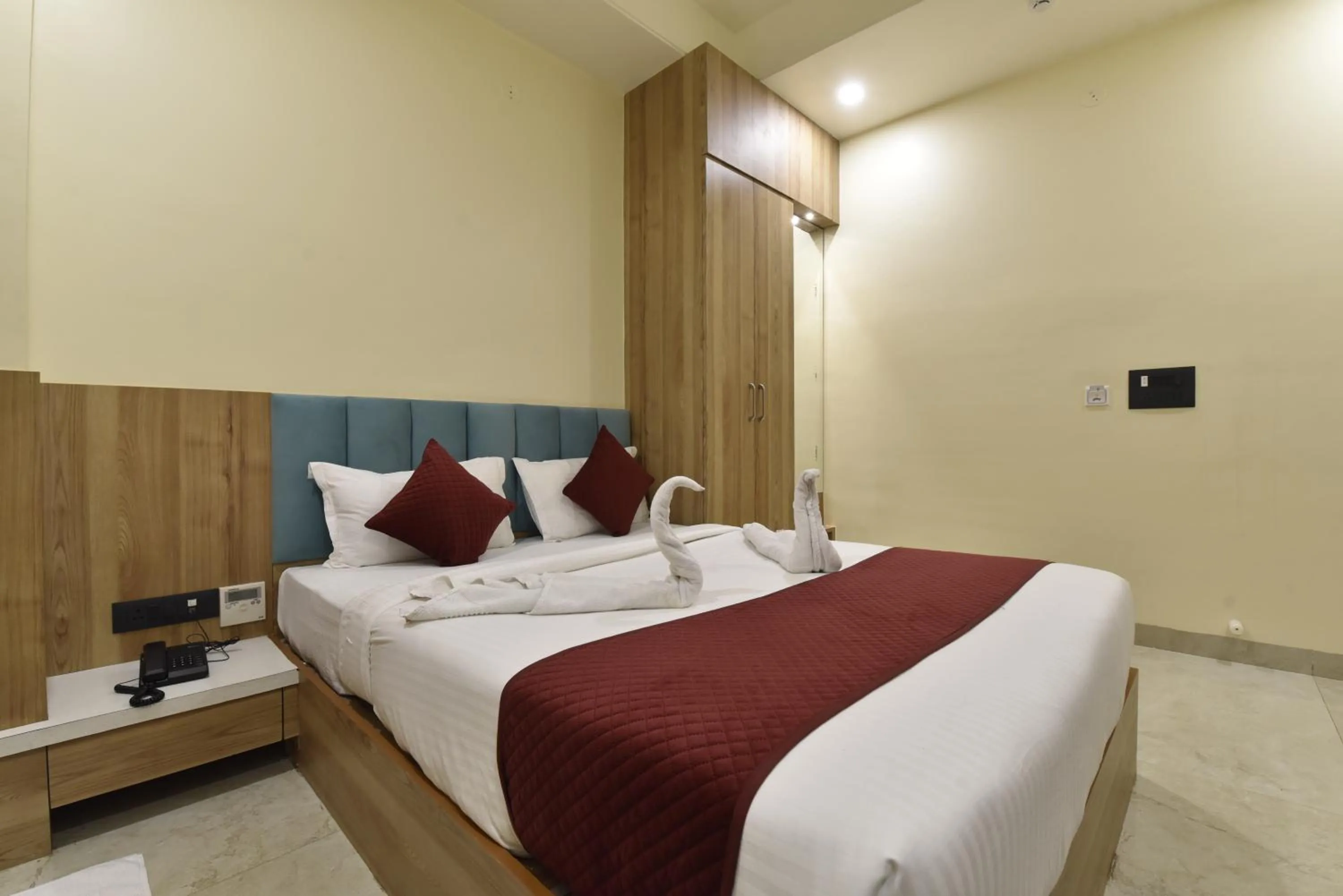 Bed in Hotel Anju Shree Inn-Near Jaipur Airport Terminal 1