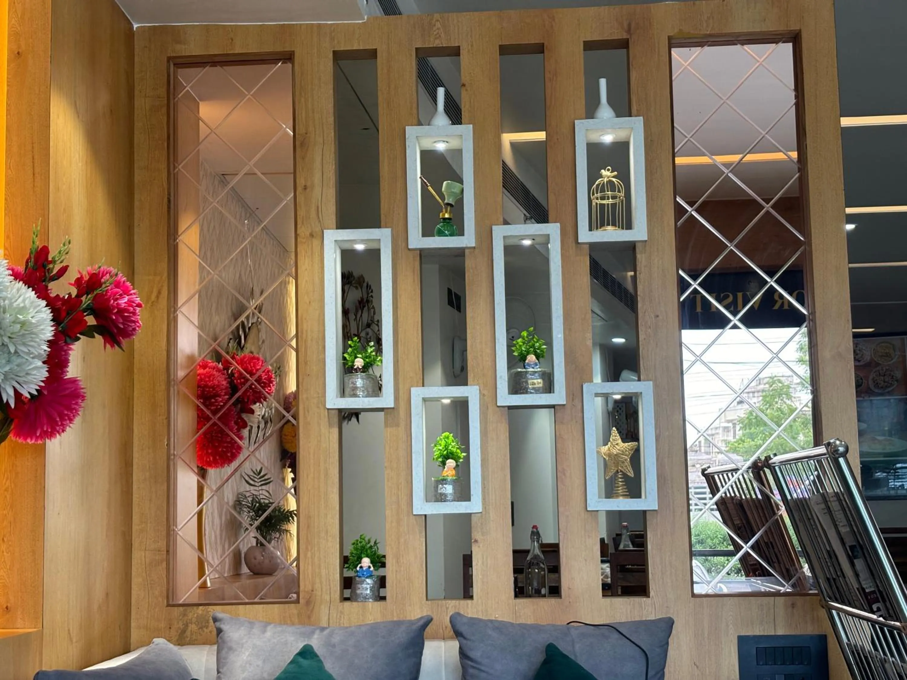 Lobby or reception in Hotel Anju Shree Inn-Near Jaipur Airport Terminal 1