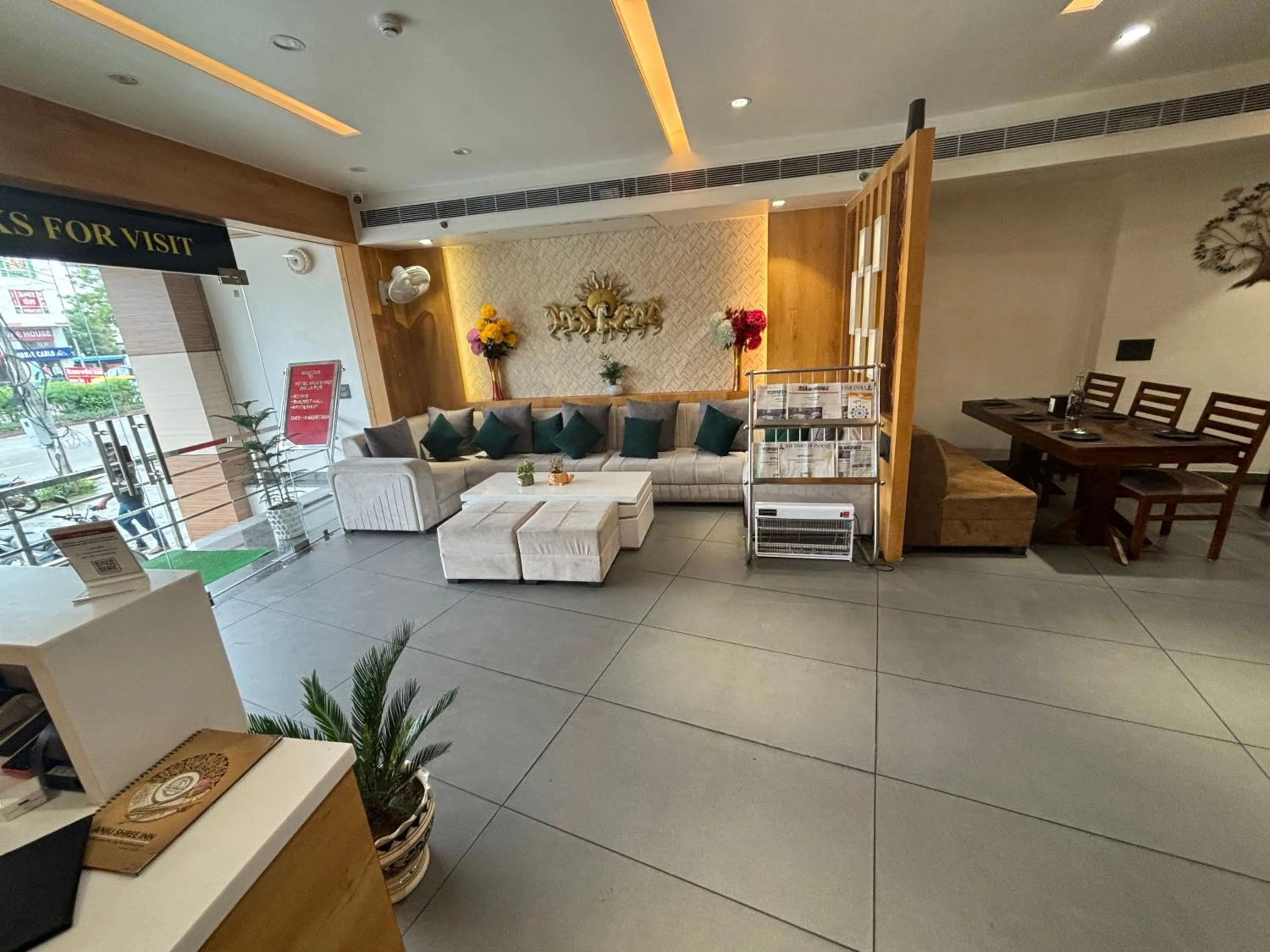 Lobby or reception in Hotel Anju Shree Inn-Near Jaipur Airport Terminal 1