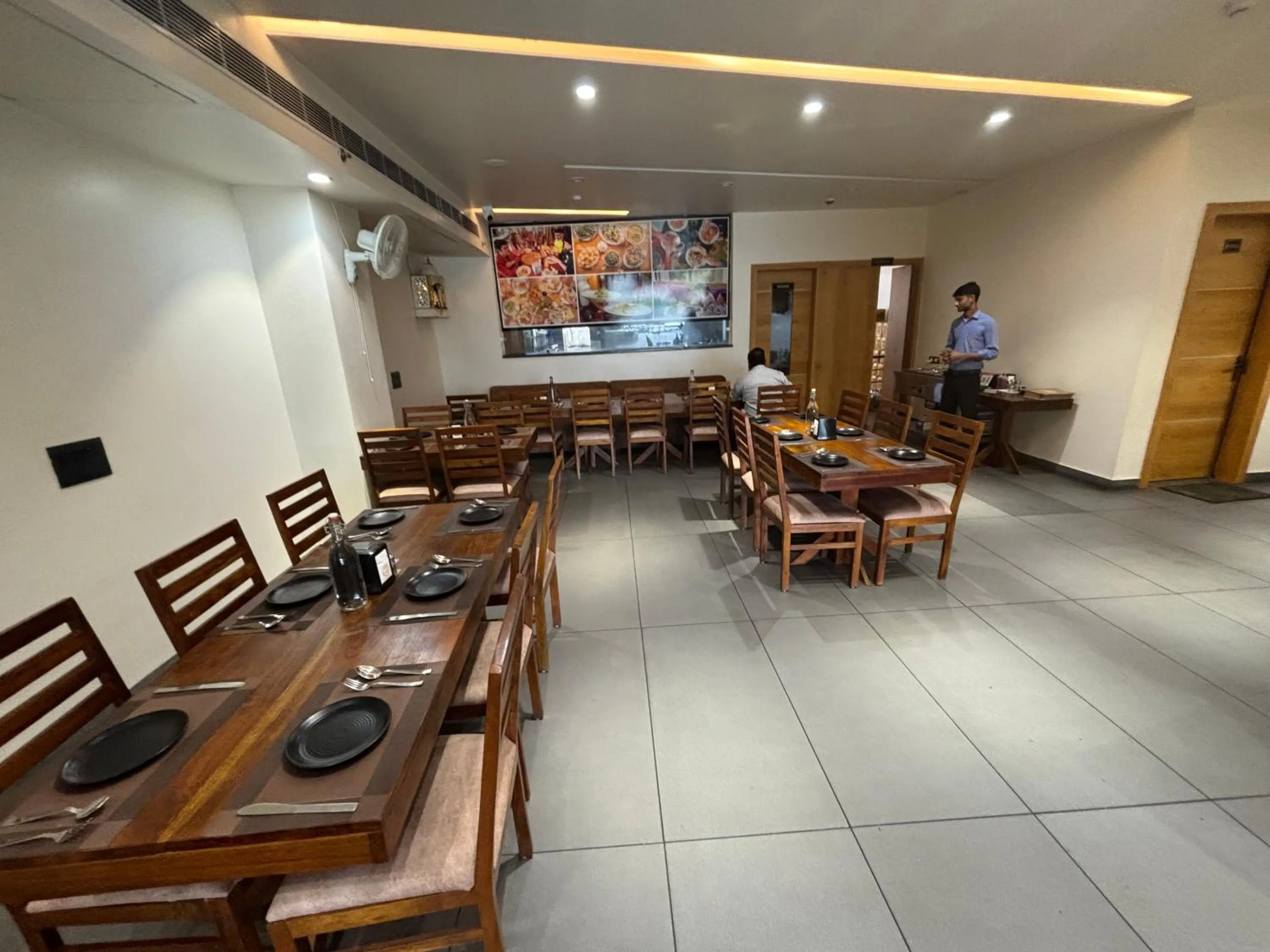 Restaurant/places to eat in Hotel Anju Shree Inn-Near Jaipur Airport Terminal 1