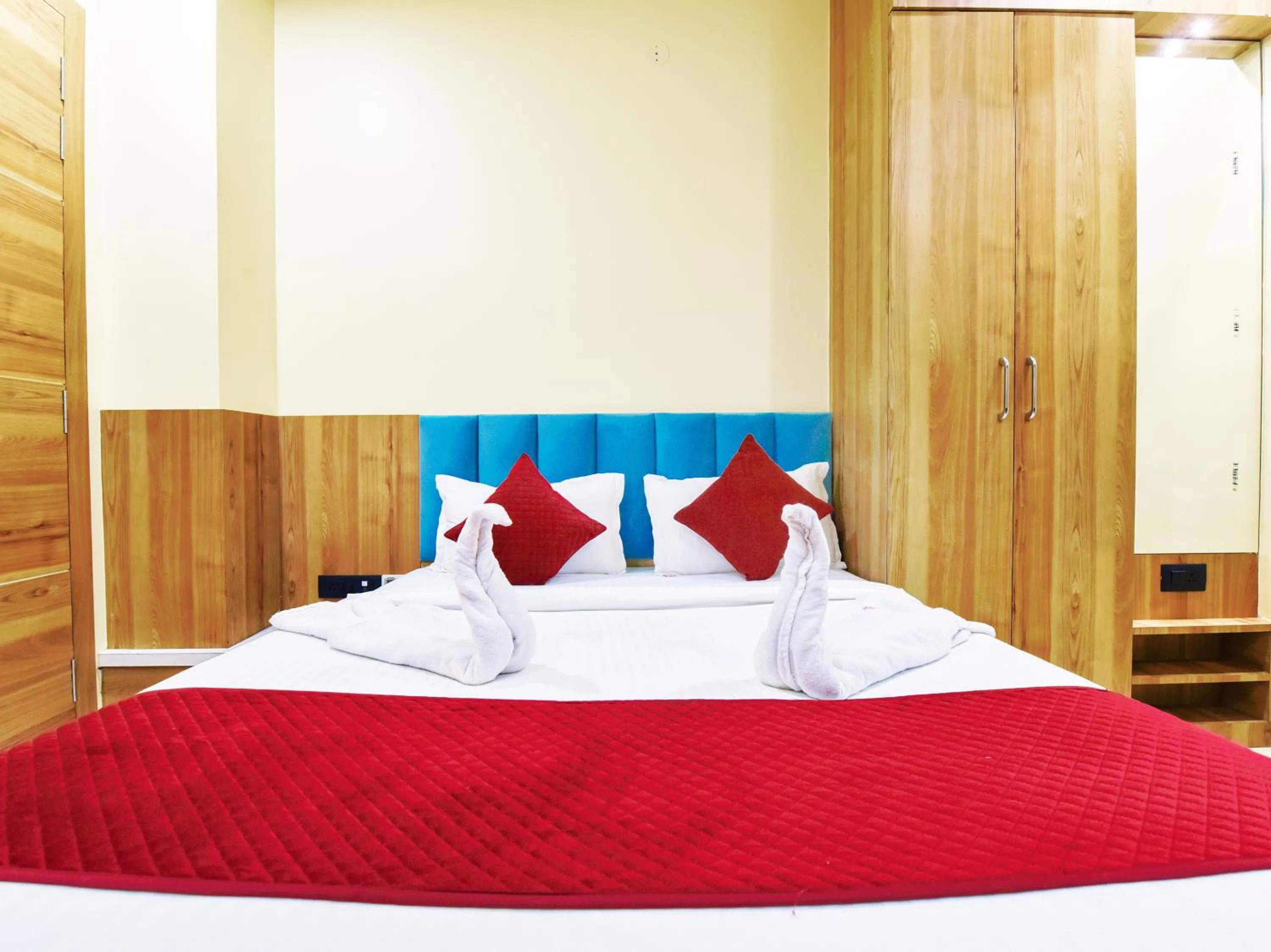Bed in Hotel Anju Shree Inn-Near Jaipur Airport Terminal 1