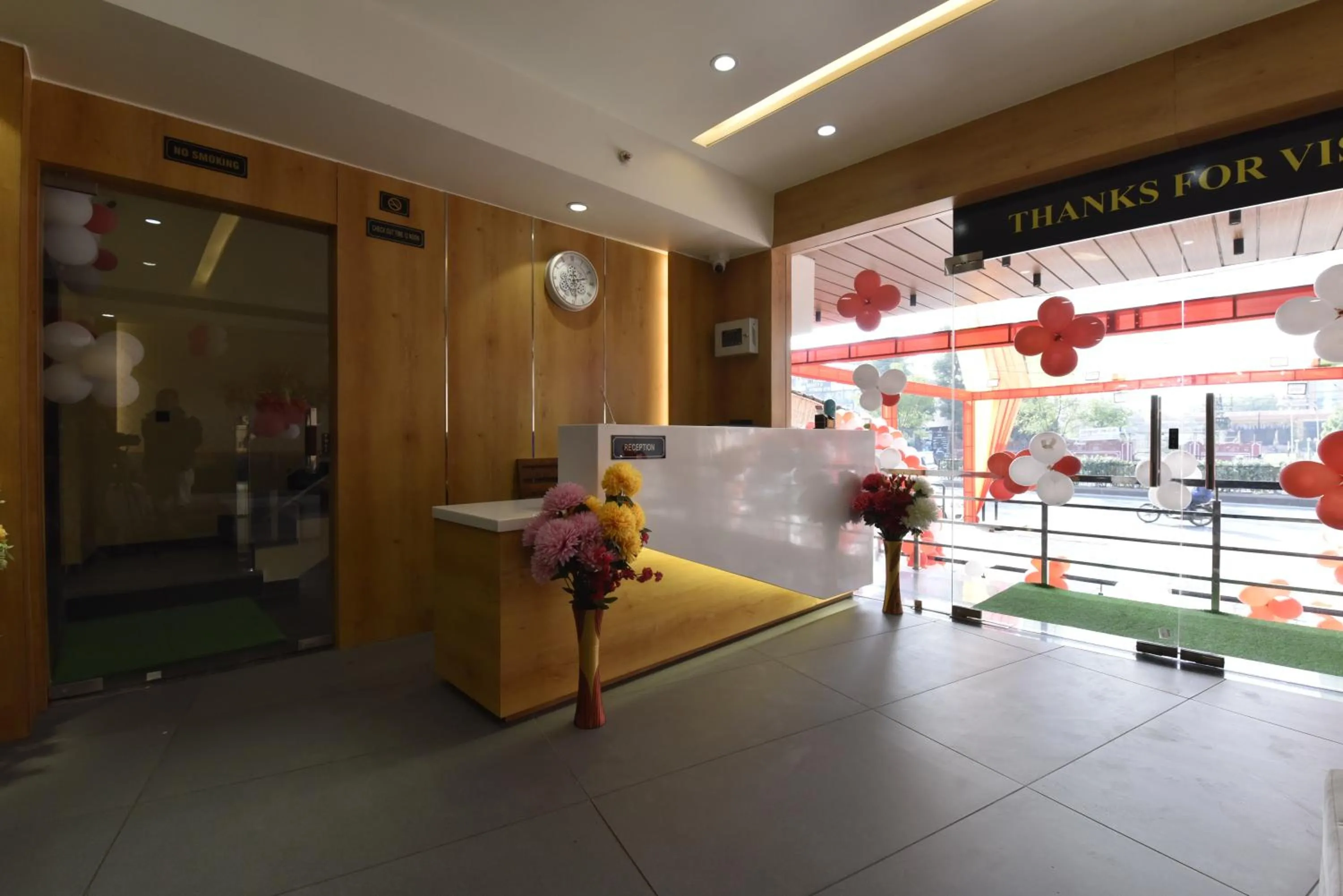 Lobby or reception in Hotel Anju Shree Inn-Near Jaipur Airport Terminal 1