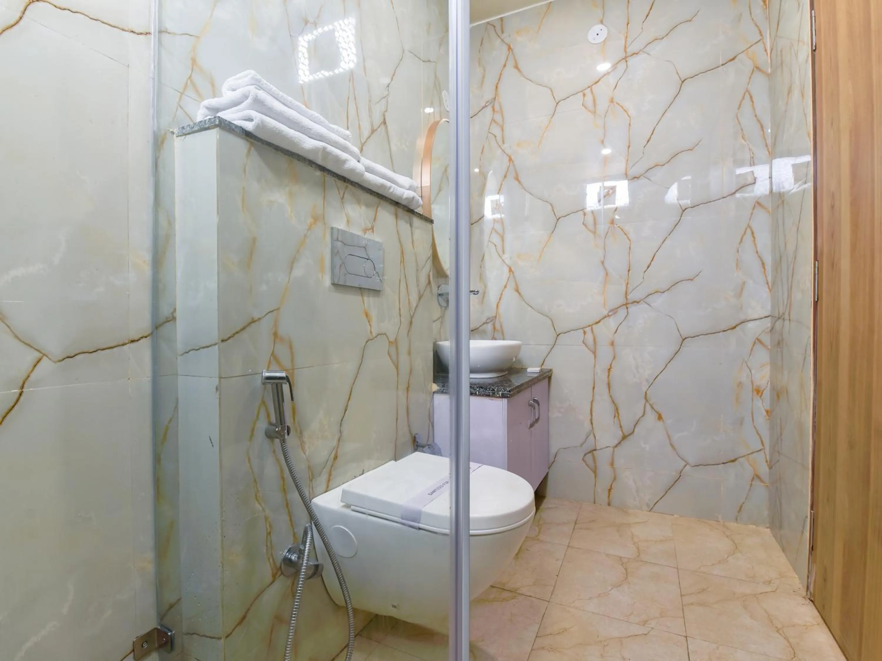 Bathroom in Hotel Anju Shree Inn-Near Jaipur Airport Terminal 1