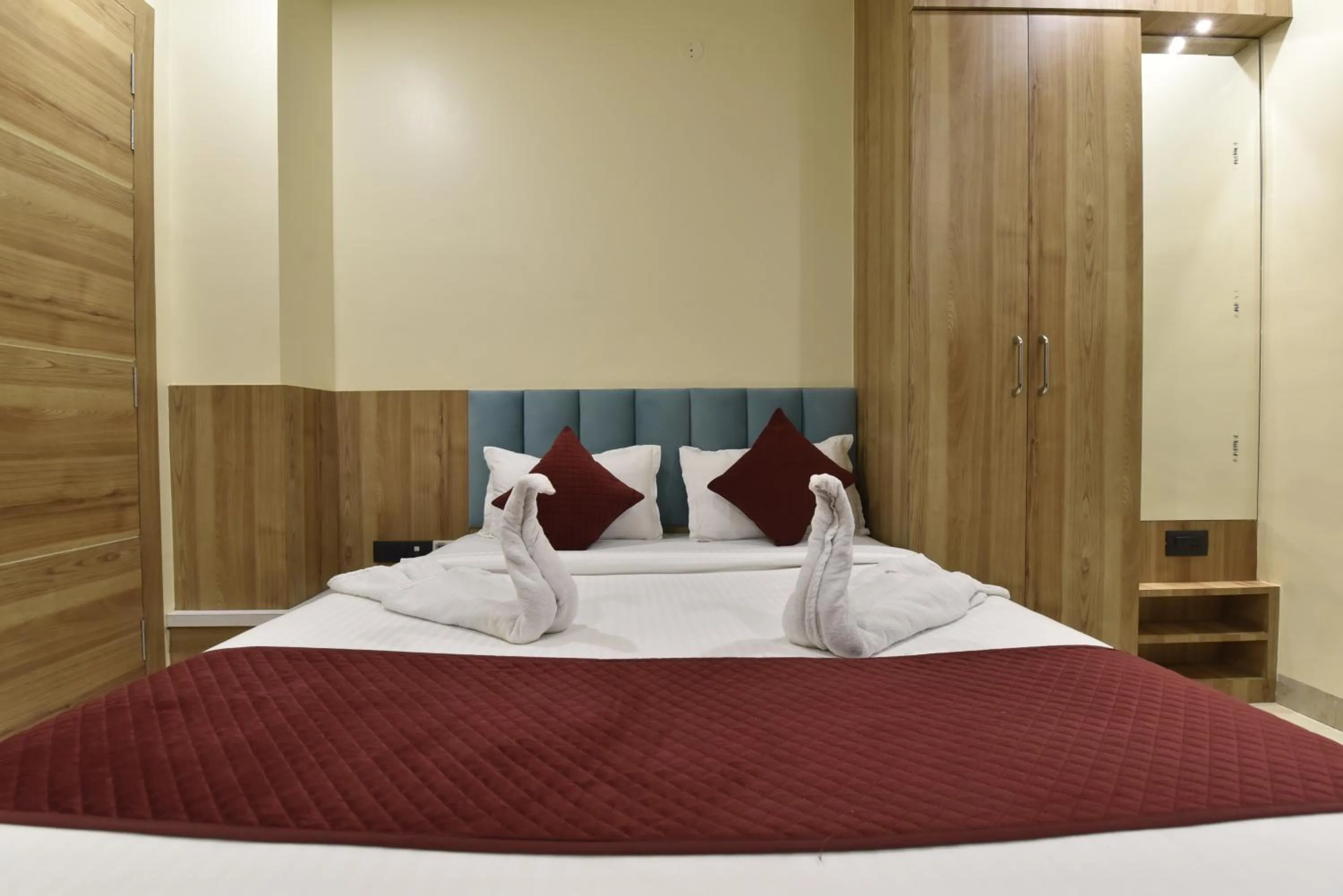Bed in Hotel Anju Shree Inn-Near Jaipur Airport Terminal 1