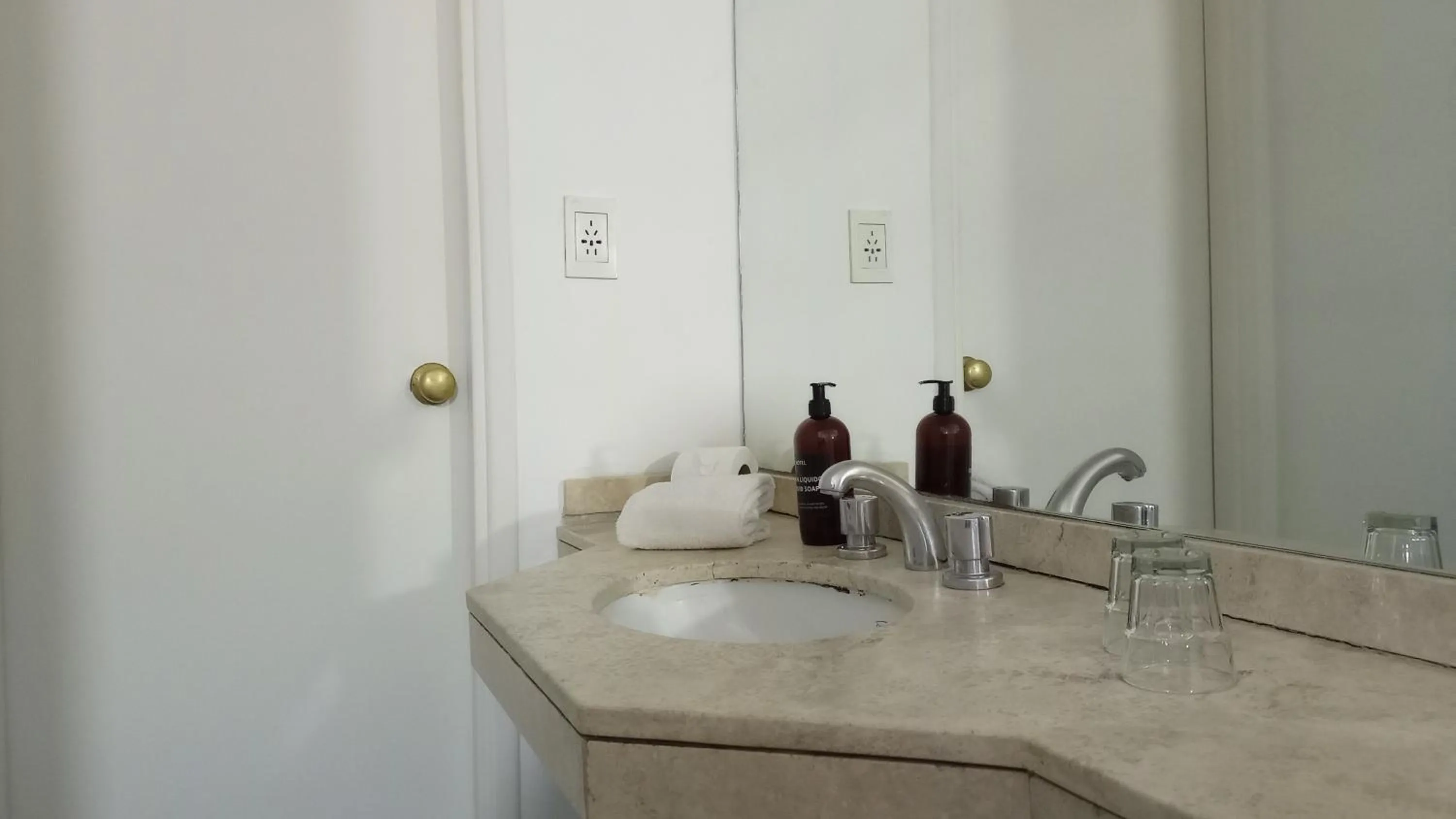 Bathroom in Hotel BA Congreso