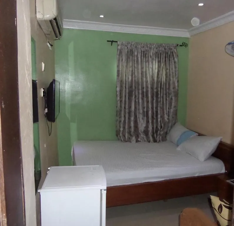 Bed in BEN AUTO Hotel