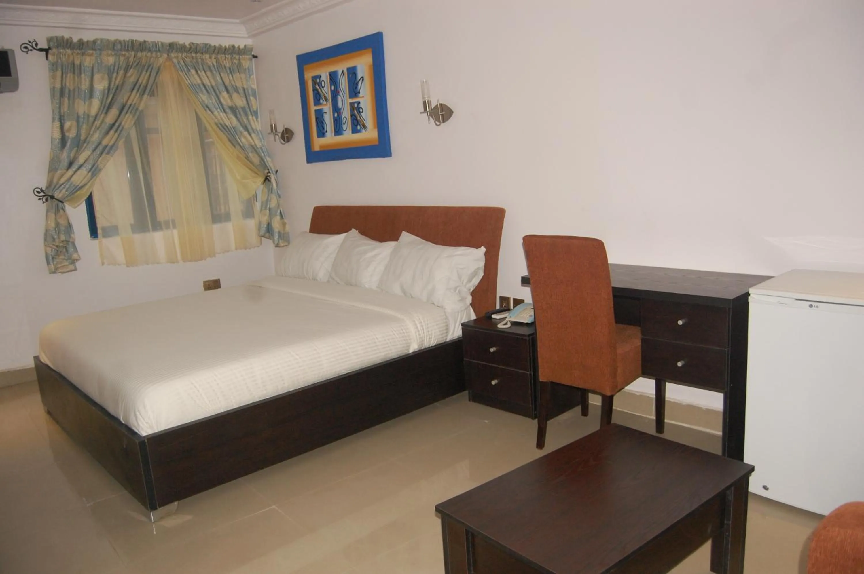 Bed in BEN AUTO Hotel