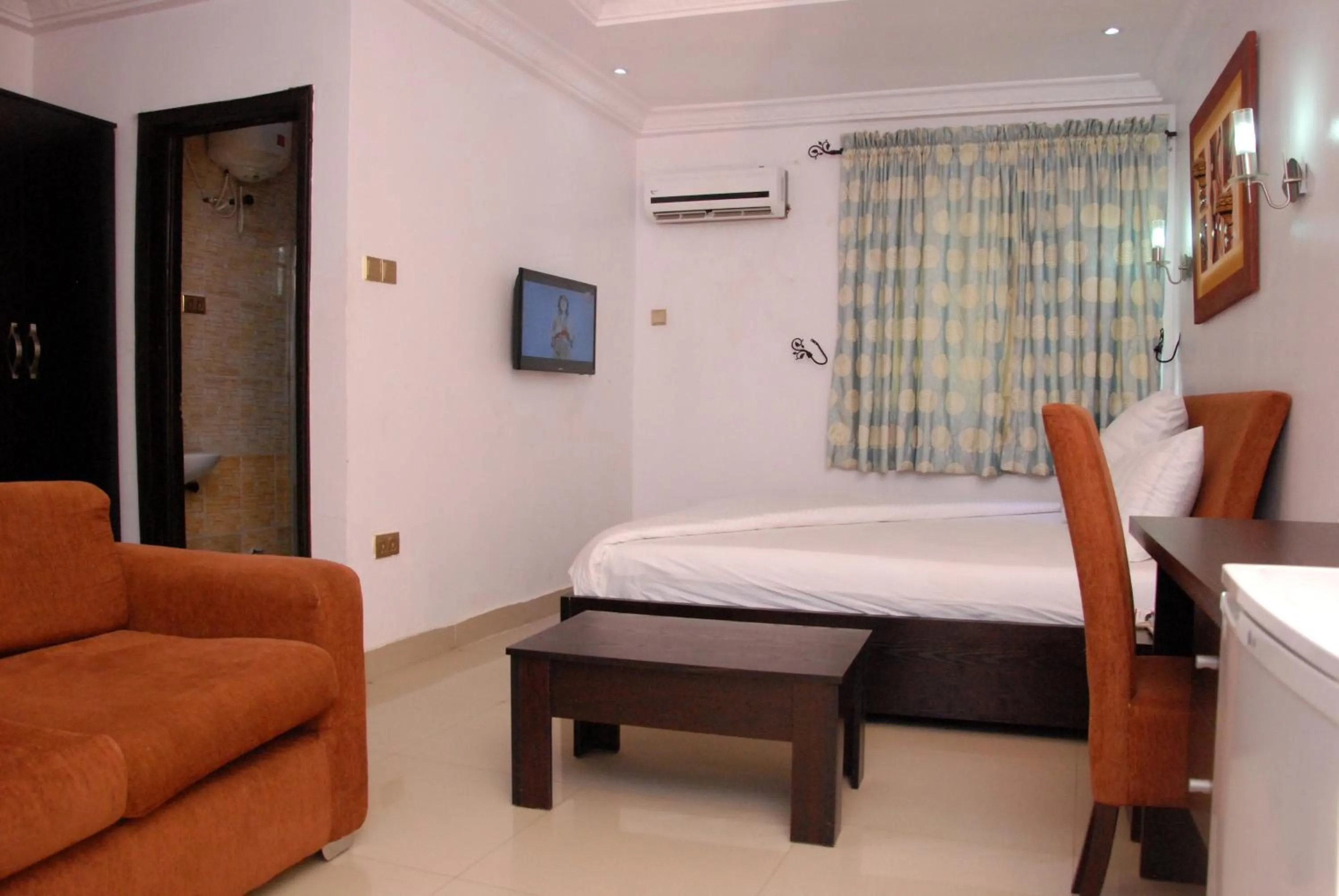 Photo of the whole room, Bed in BEN AUTO Hotel