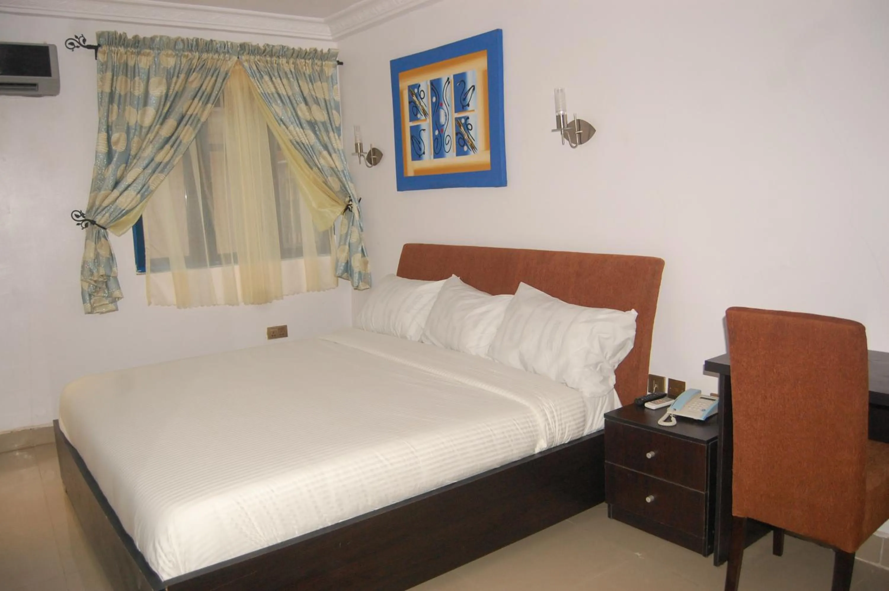 Bed in BEN AUTO Hotel