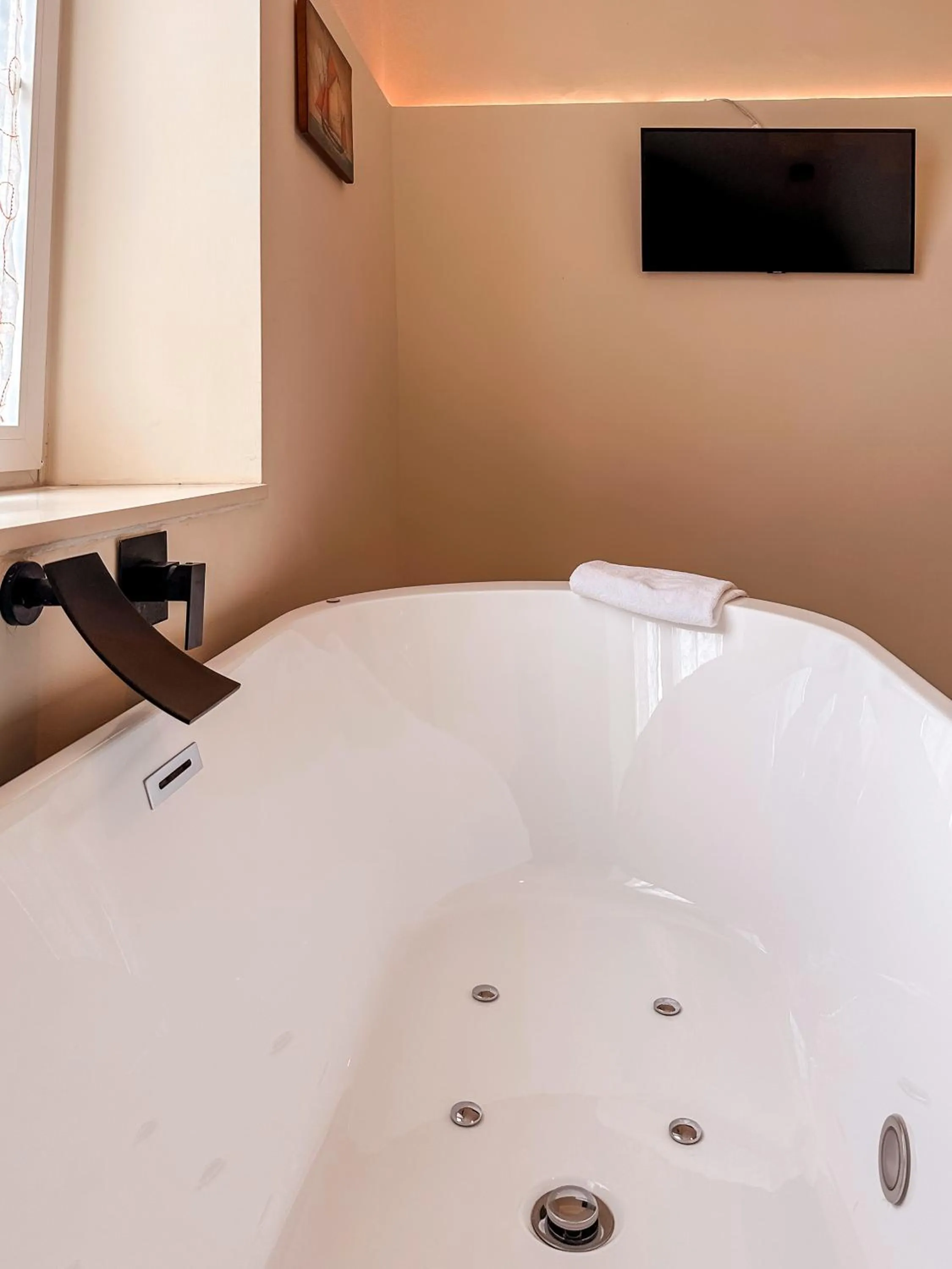 Hot Tub in Villa Gelsomino Exclusive House Adult Only